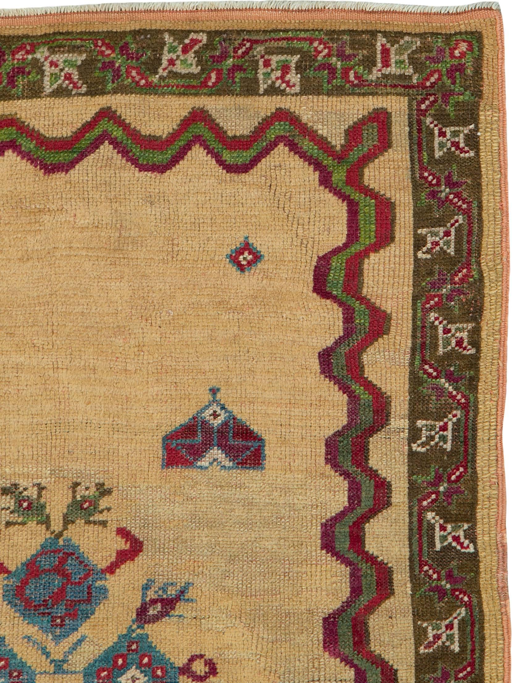 An antique Turkish Ghiordes carpet from the first quarter of the 20th century.