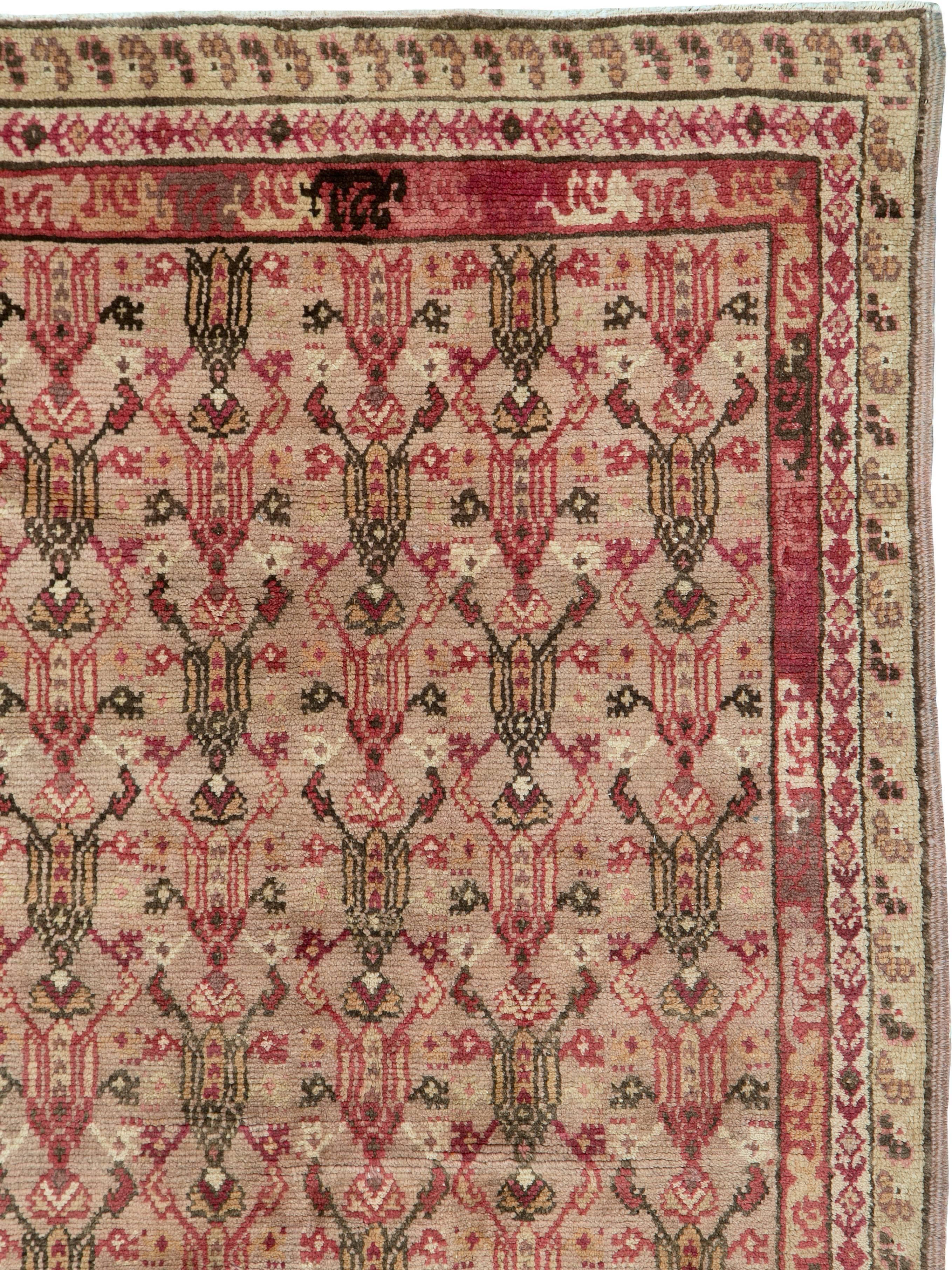 Vintage Turkish Sivas Rug In Good Condition For Sale In New York, NY