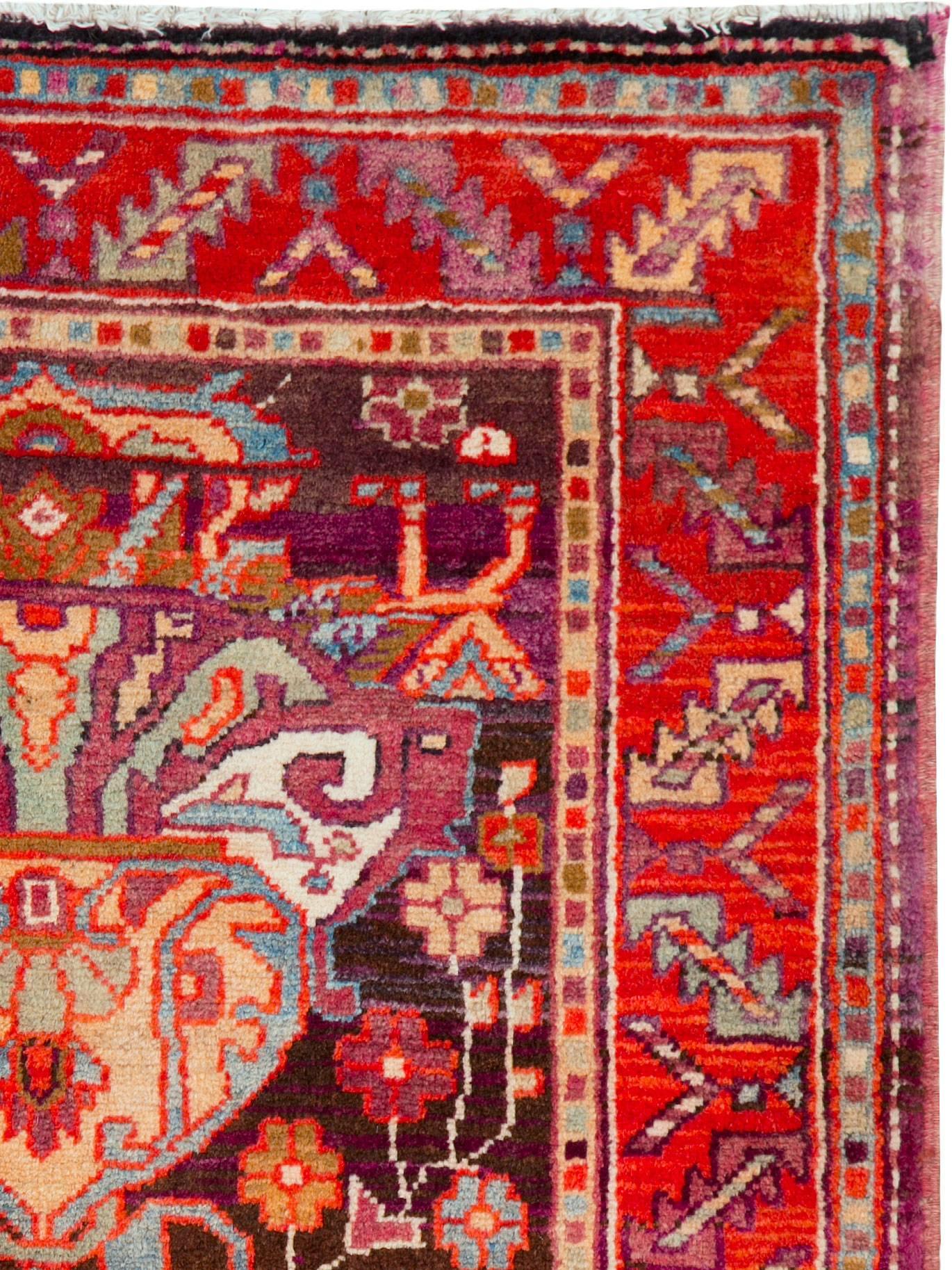A vintage Persian Hamadan carpet from the late 20th century.

Measures: 2' 4