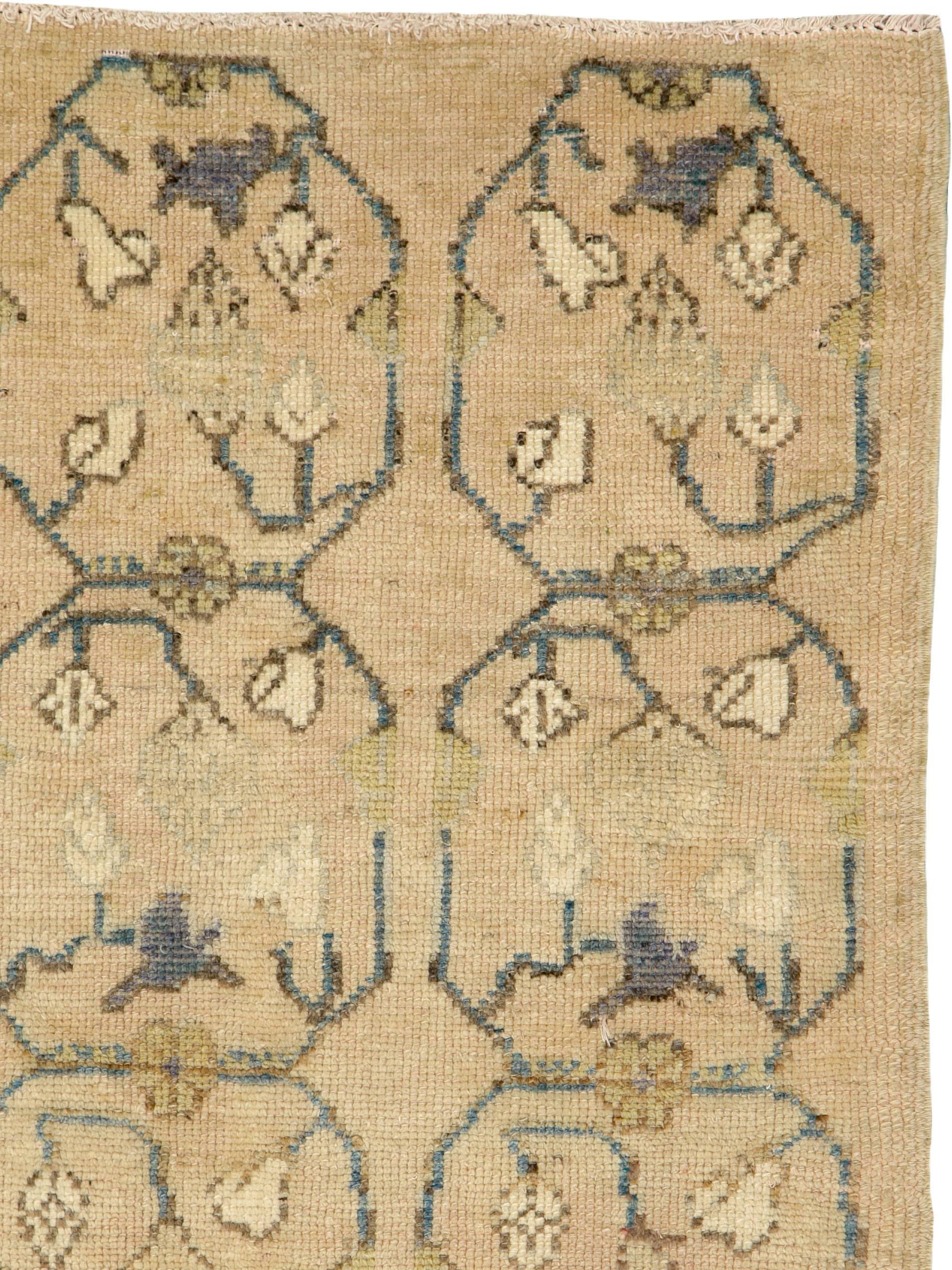 A vintage Turkish Anatolian rug from the second half of the 20th century.

Measures: 2' 11