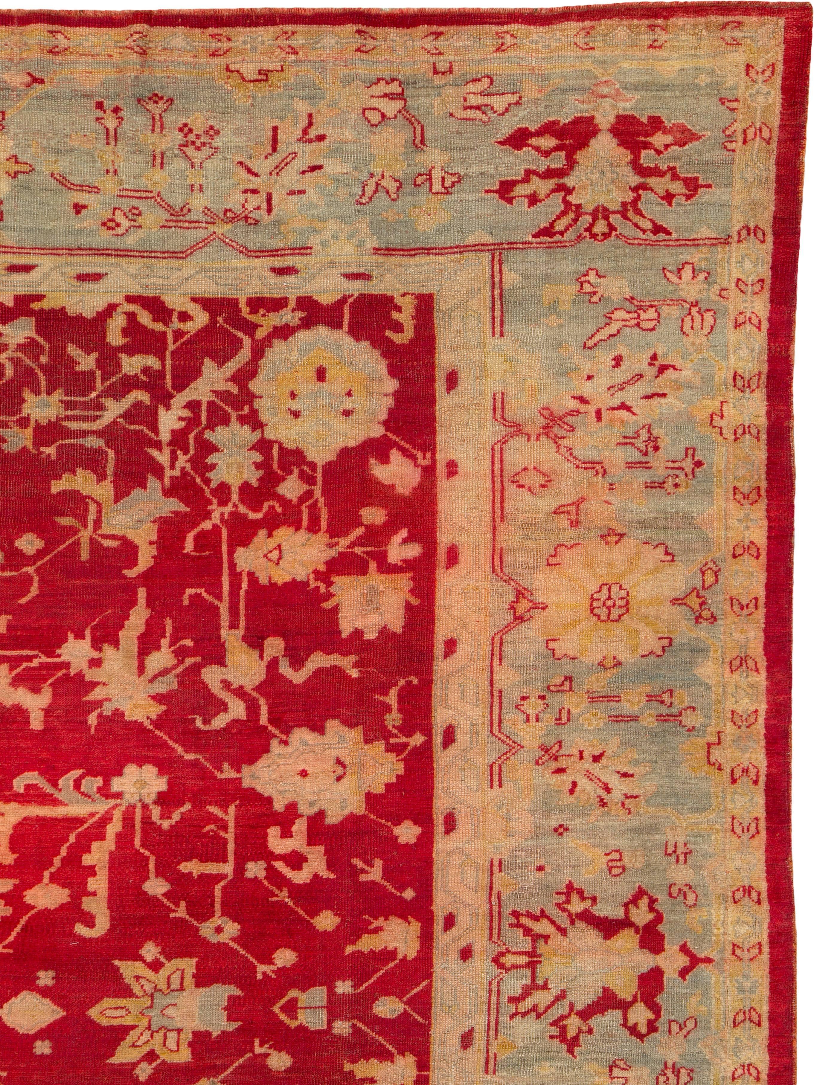 Early 20th Century Handmade Turkish Oushak Room Size Carpet in Red and Grey In Good Condition For Sale In New York, NY