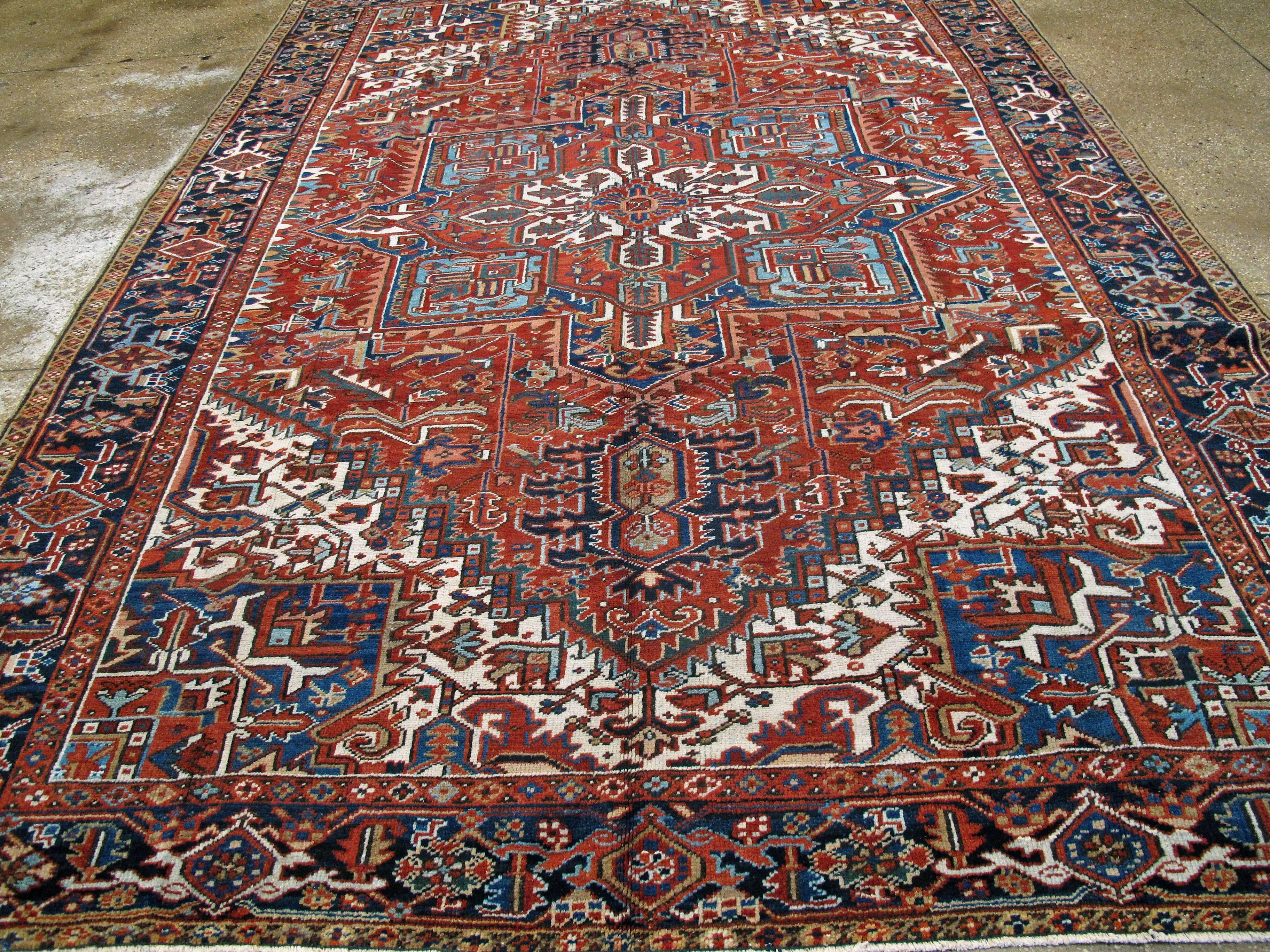 Vintage Persian Heriz Rug In Good Condition In New York, NY