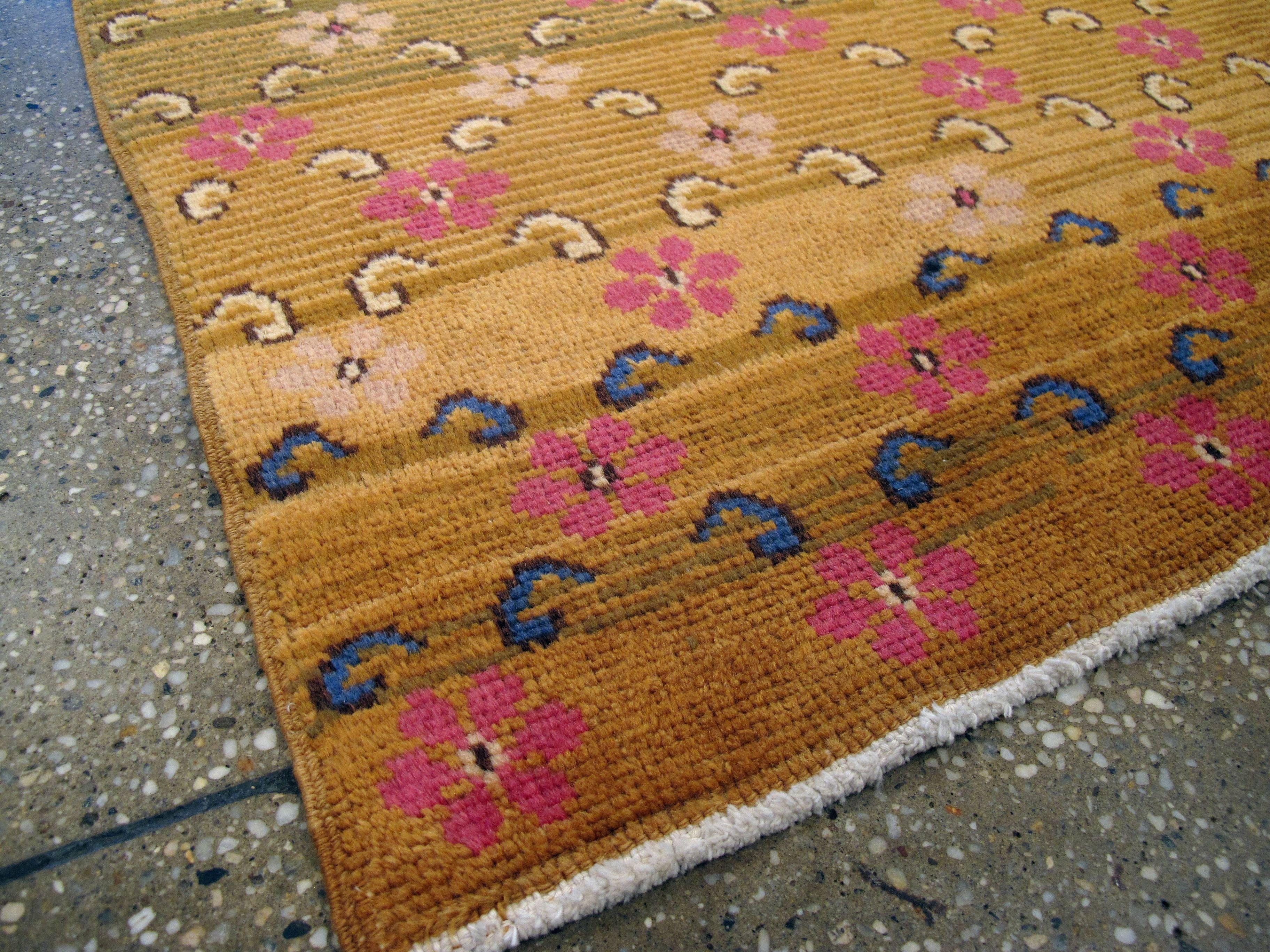 Vintage Turkish Anatolian Rug In Good Condition For Sale In New York, NY