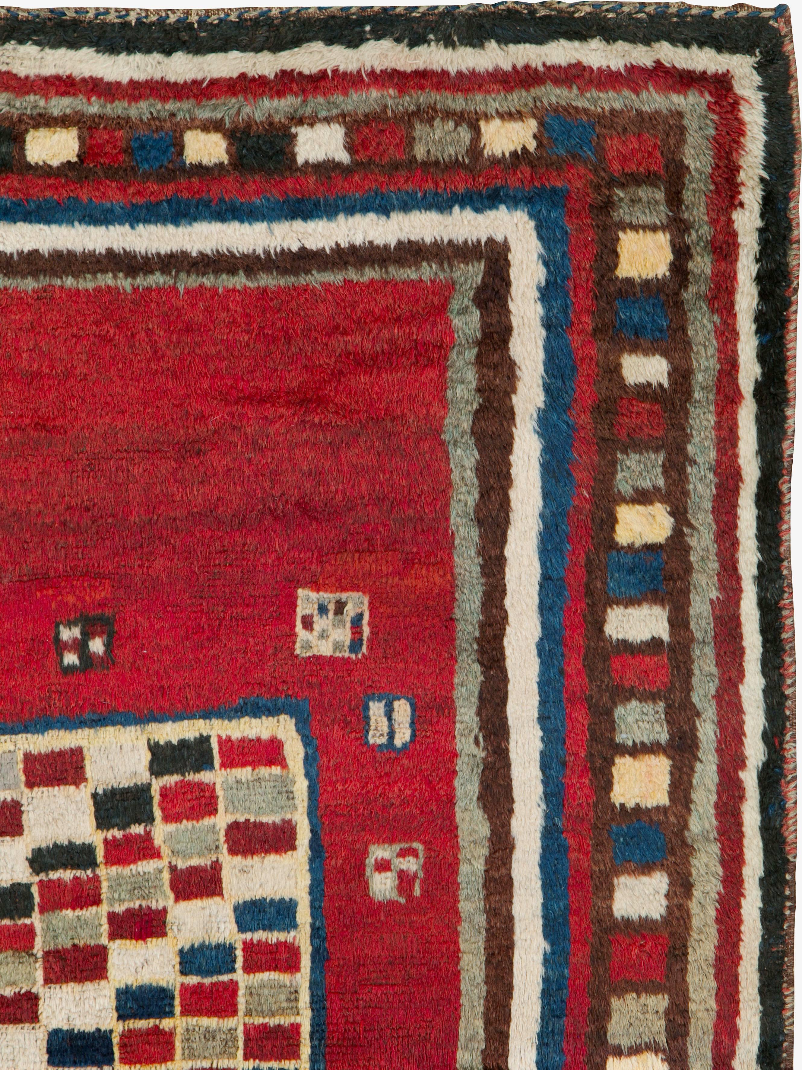 A vintage Persian Gabbeh rug from the mid-20th century.

Measures: 3' 11