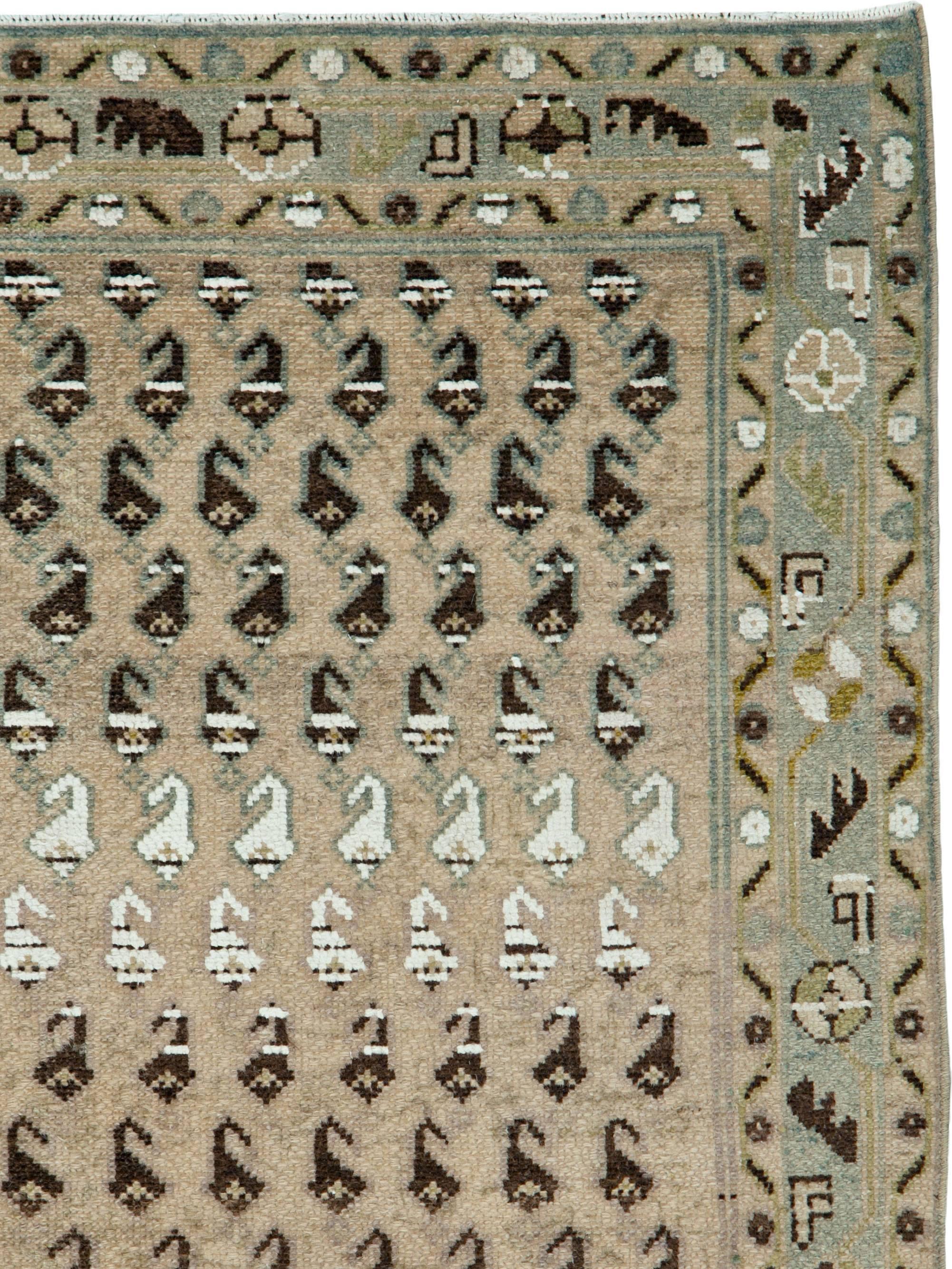 Tappeto persiano Malayer vintage della metà del XX secolo con riflessi in cotone.

Misure: 3' 4