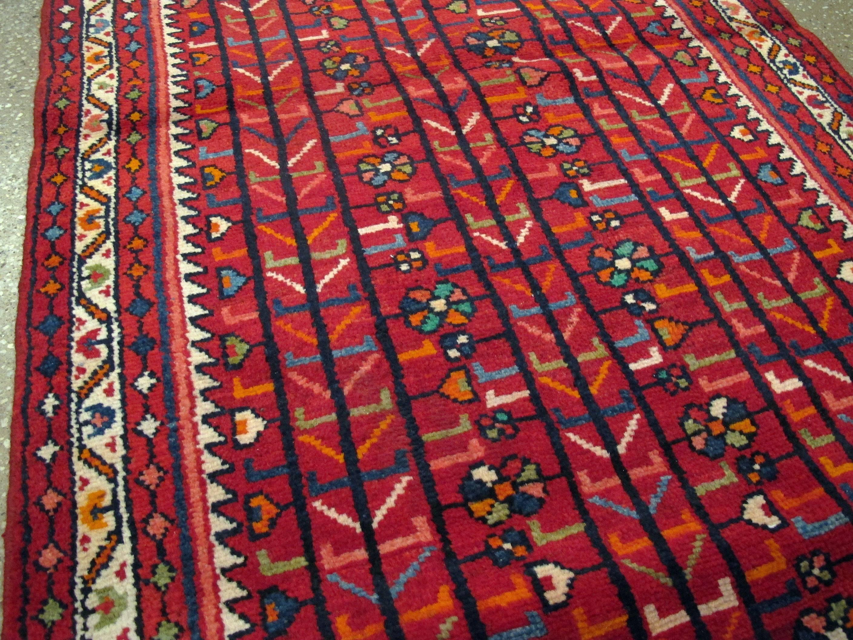 Vintage Persian Malayer Rug In Excellent Condition For Sale In New York, NY