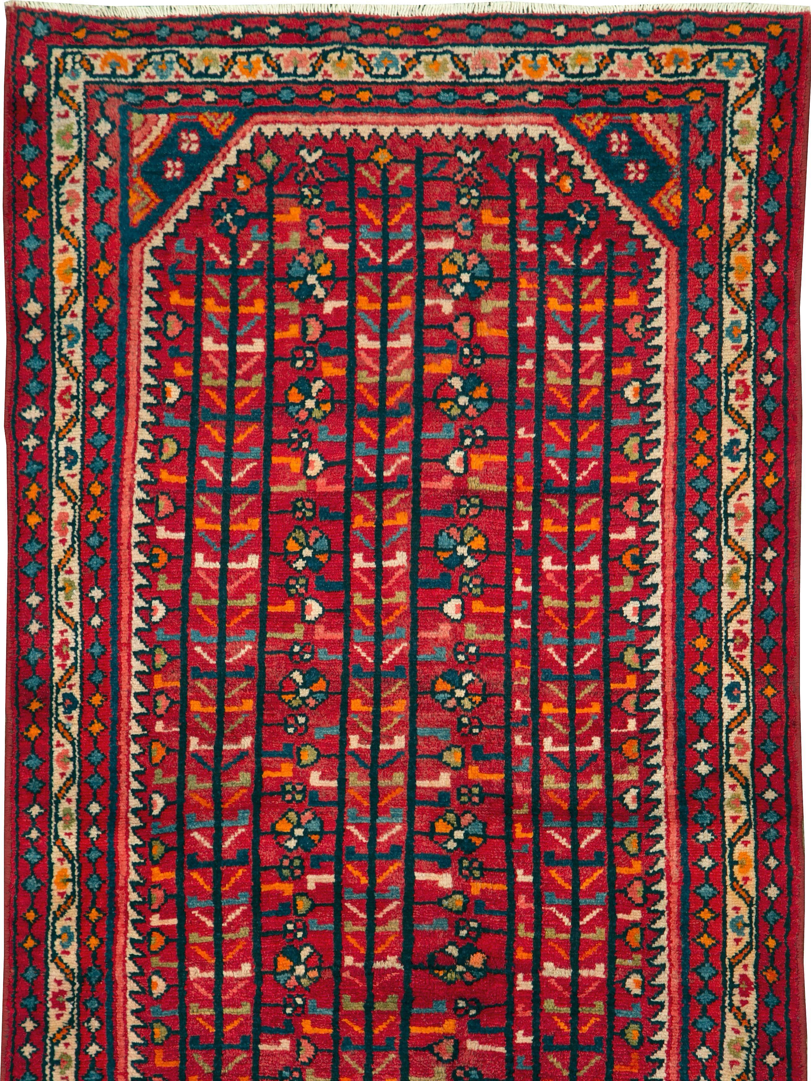 A vintage Persian Malayer rug from the mid-20th century.

Measures: 2' 8