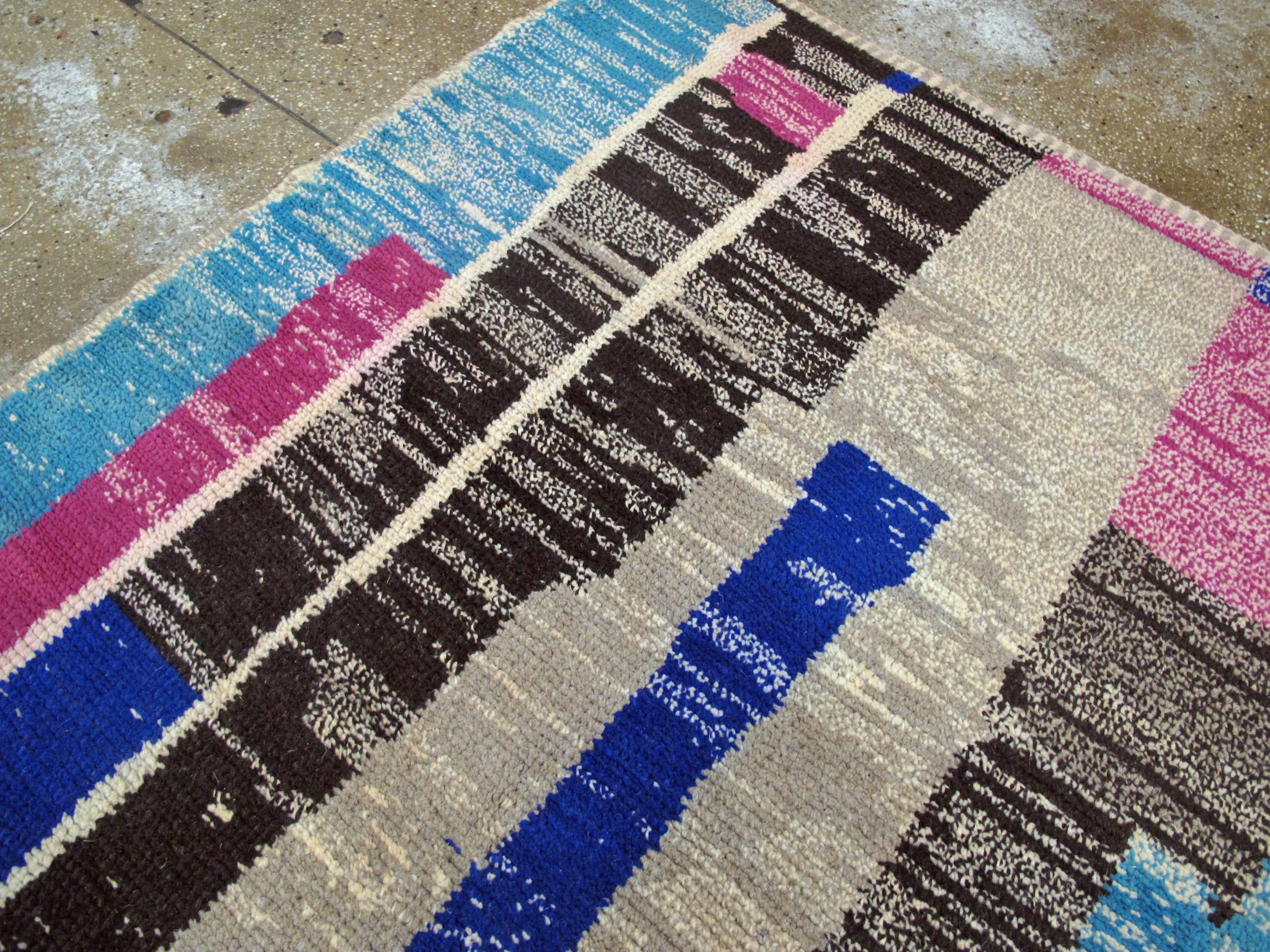 Moderner moderner marokkanischer Teppich im Zustand „Hervorragend“ im Angebot in New York, NY
