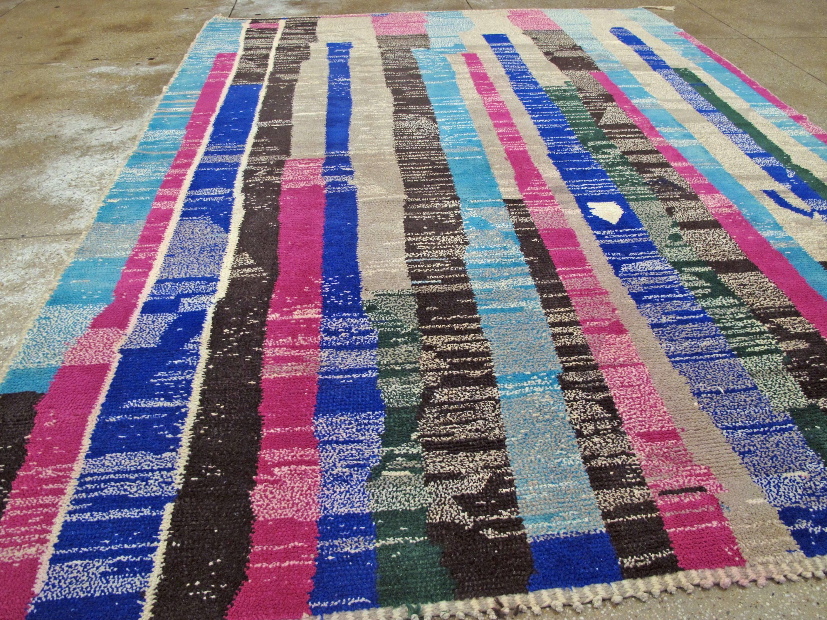 Moderner moderner marokkanischer Teppich (Handgeknüpft) im Angebot