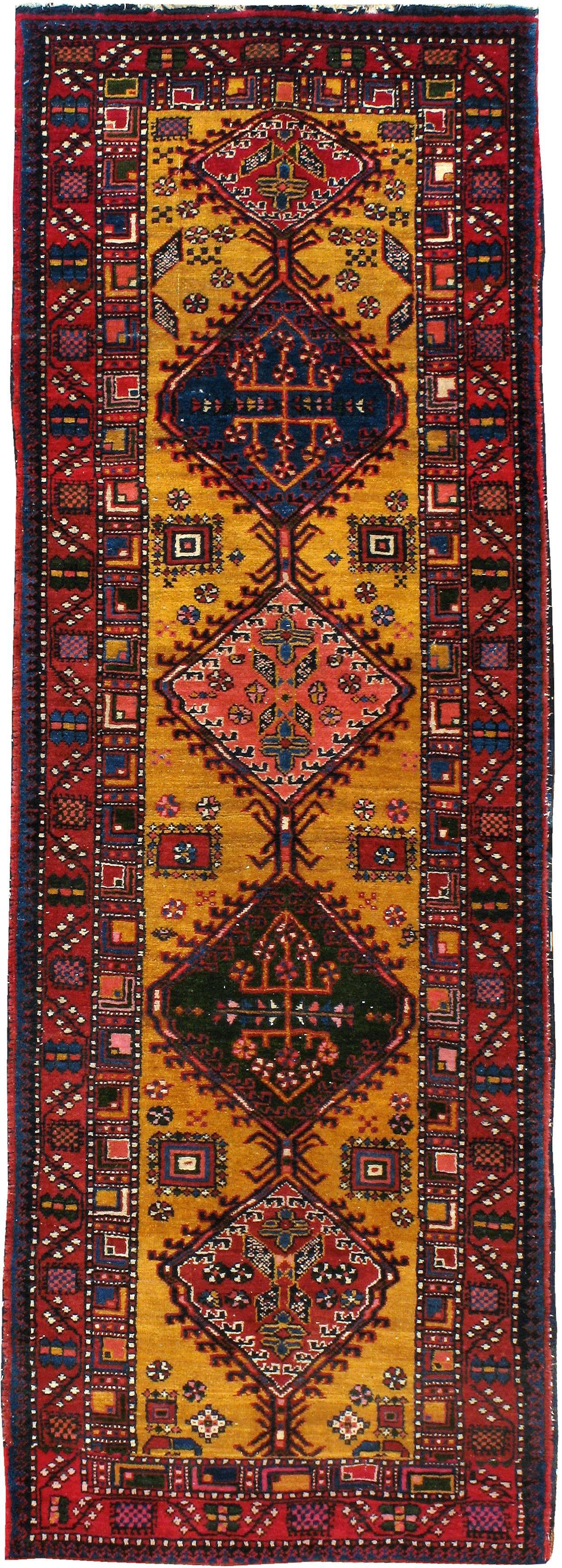 An antique Persian Serab Runner from the second quarter of the 20th century.