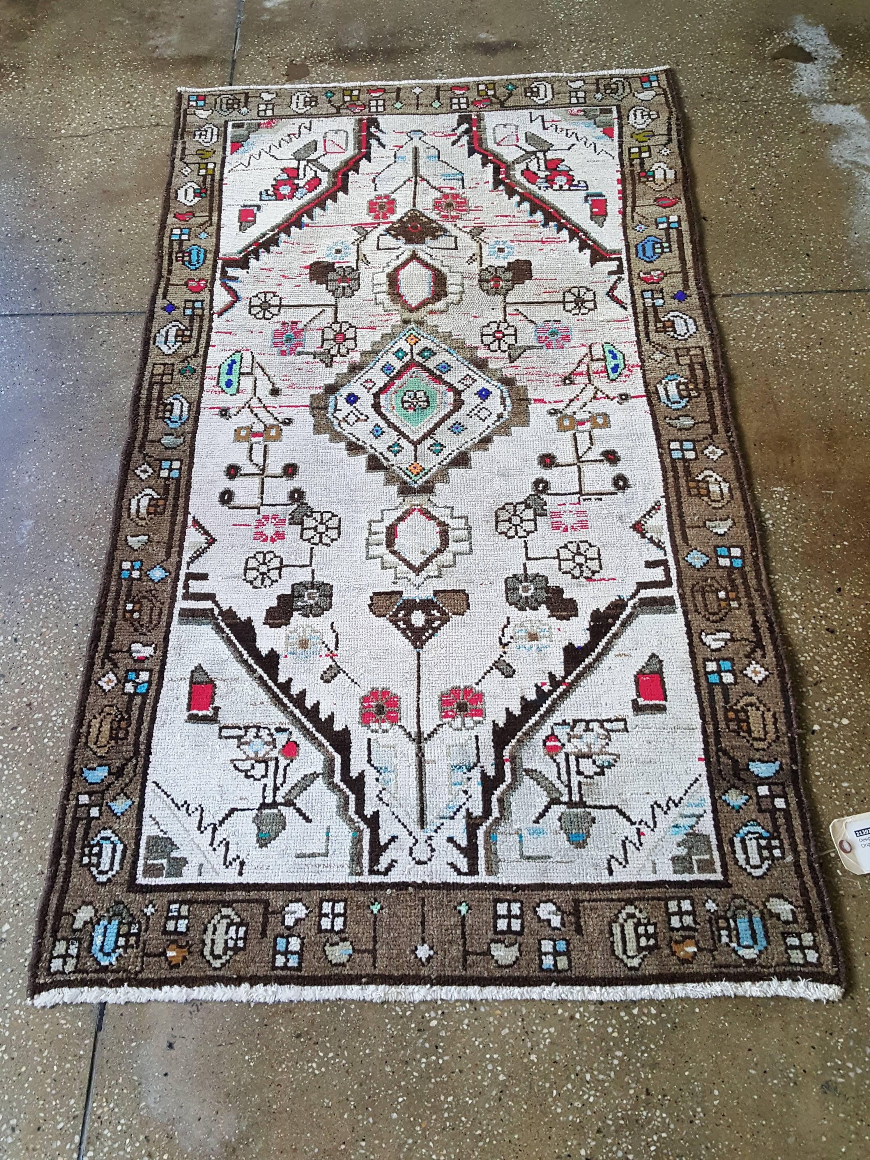 Vintage Persian Hamadan Throw Rug In Good Condition For Sale In New York, NY