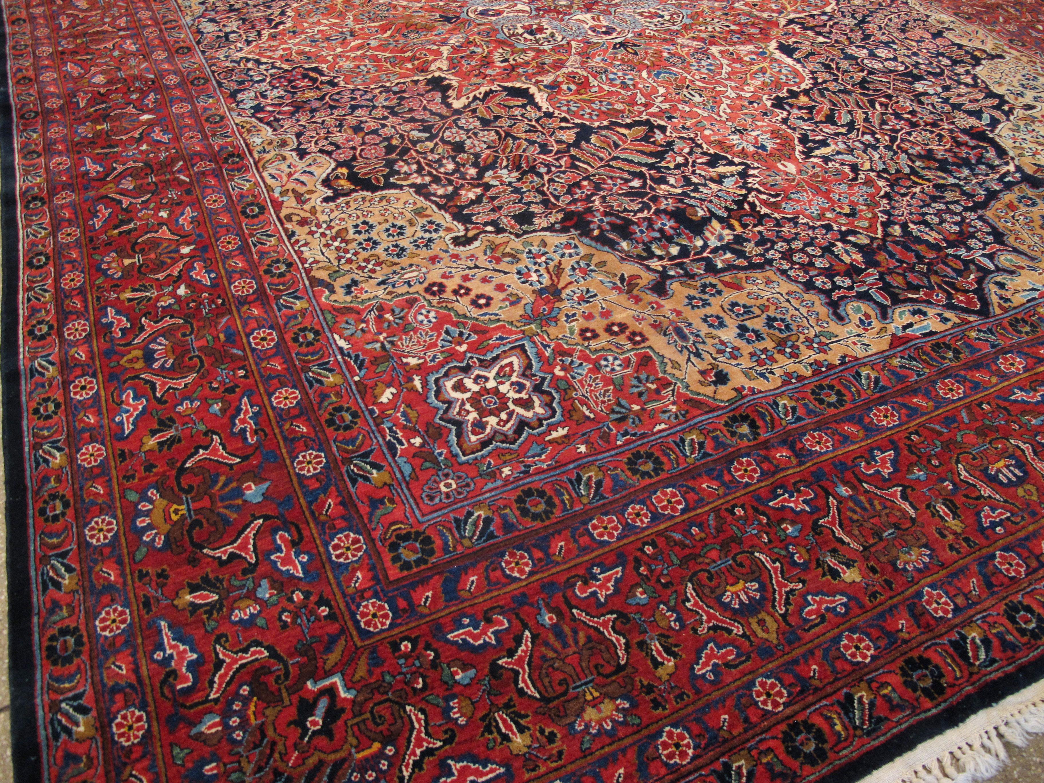 Hand-Knotted Antique Persian Sarouk Rug For Sale