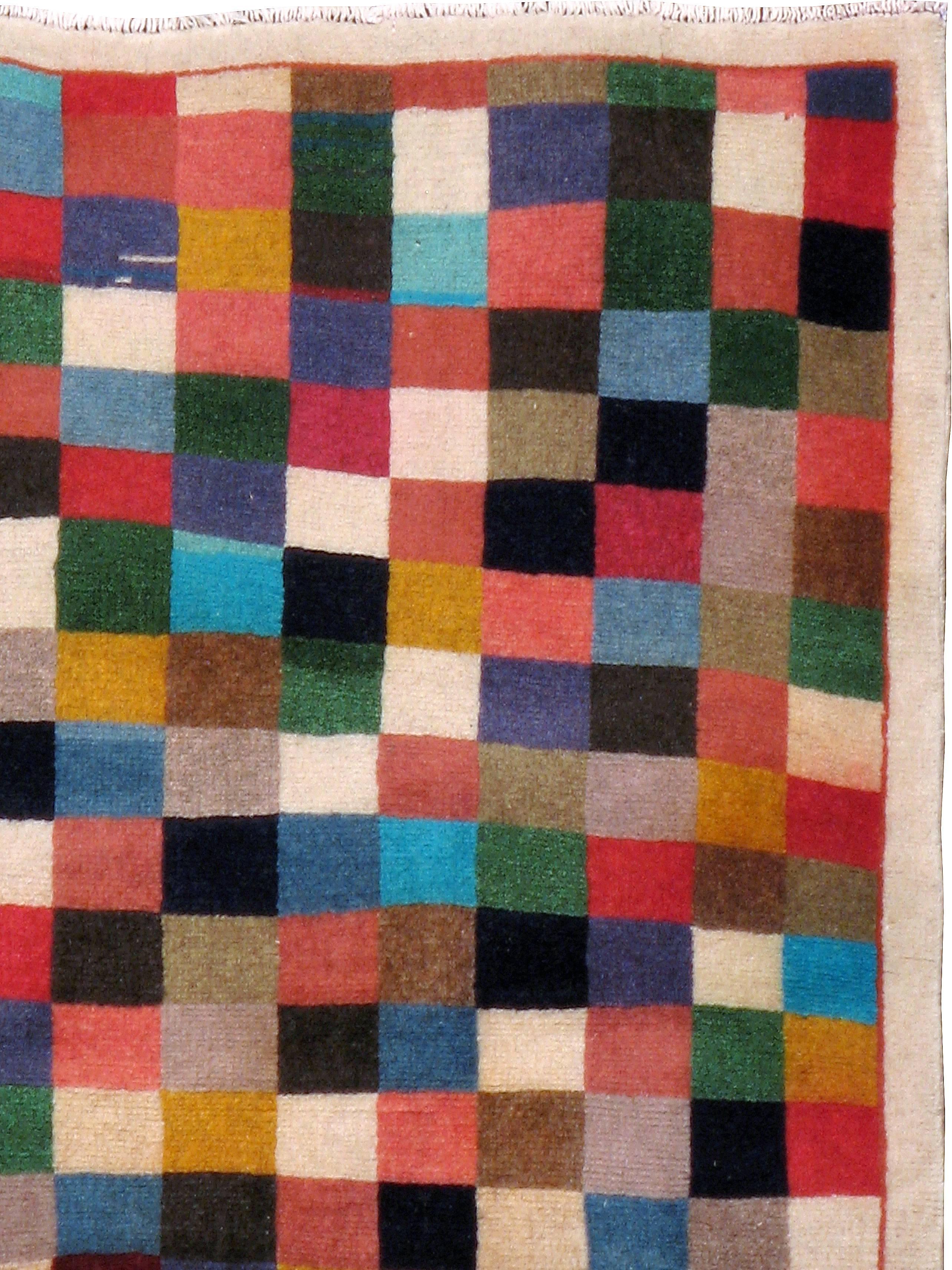 Un tapis Persan Kashan vintage du deuxième quart du 20ème siècle.