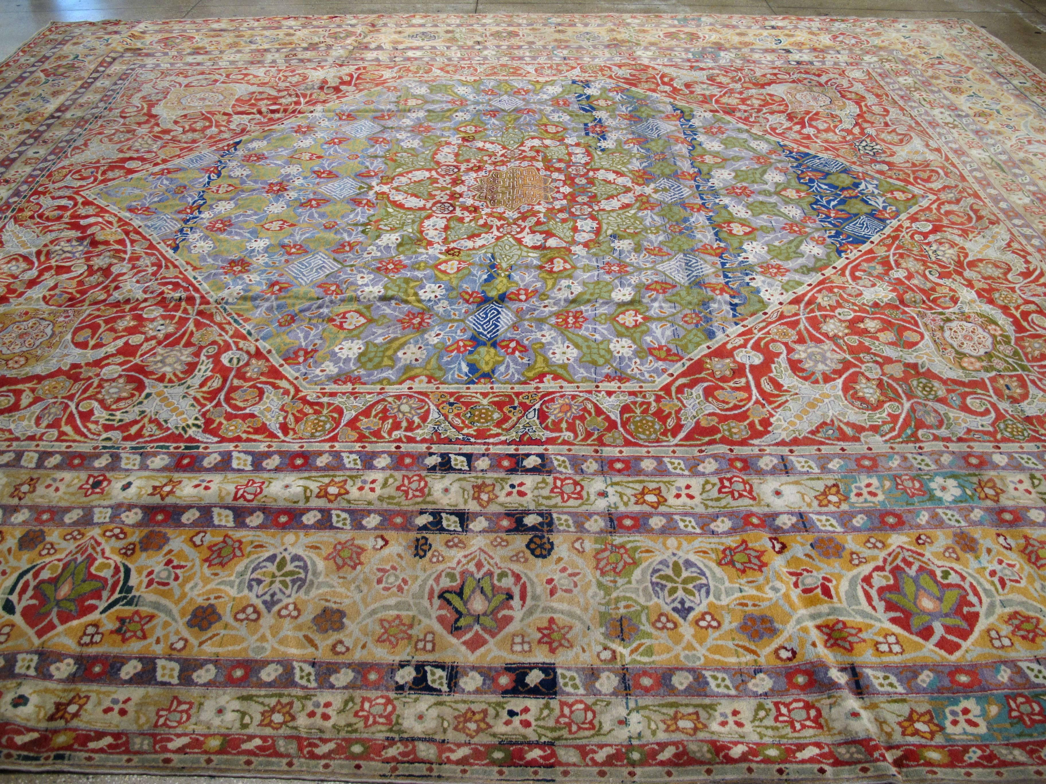 Tapis persan ancien de Tabriz en vente 1