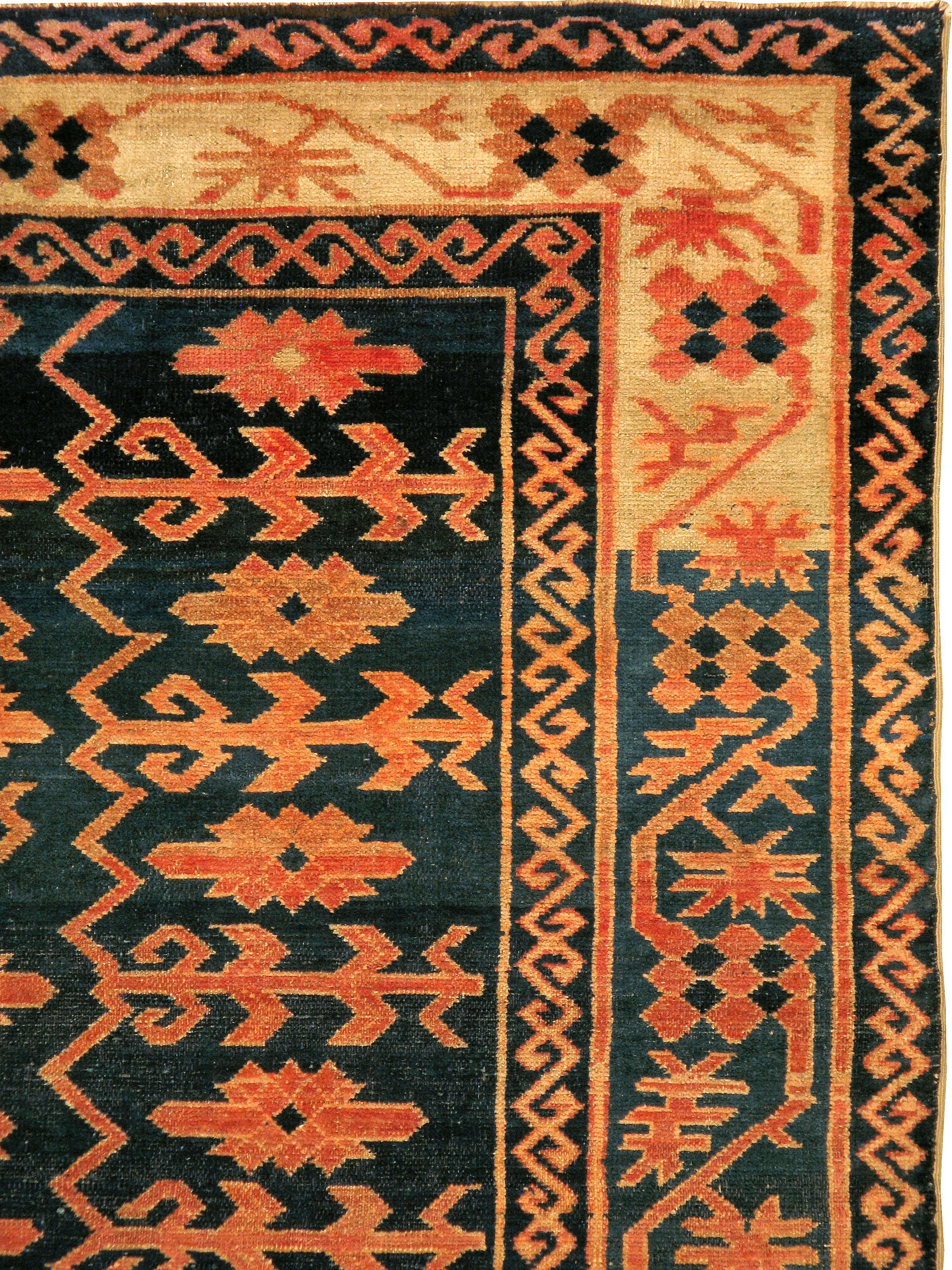 Antiker ostaturkestanischer Kirghiz-Teppich (Ostturkestanisch) im Angebot
