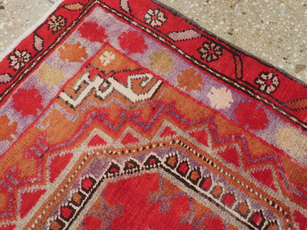 Alfombra persa Tabriz de mediados del siglo XX Anudado a mano en venta