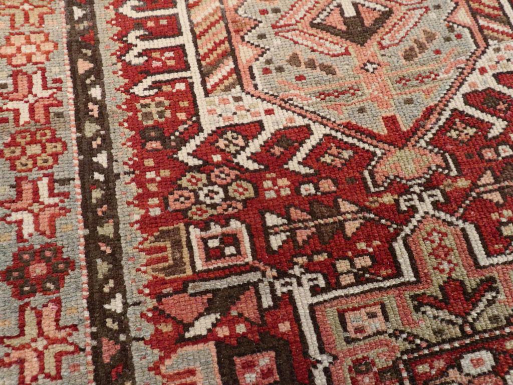 Rustico Tappeto persiano Karajeh della metà del XX secolo in vendita