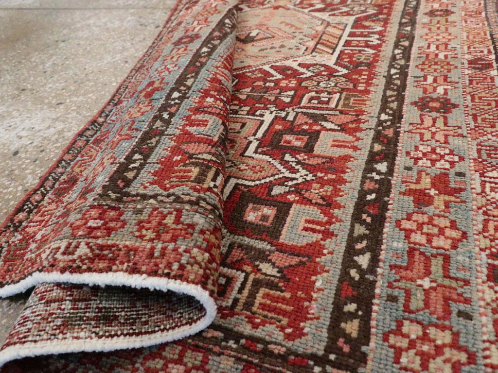 Tappeto persiano Karajeh della metà del XX secolo In condizioni ottime in vendita a New York, NY