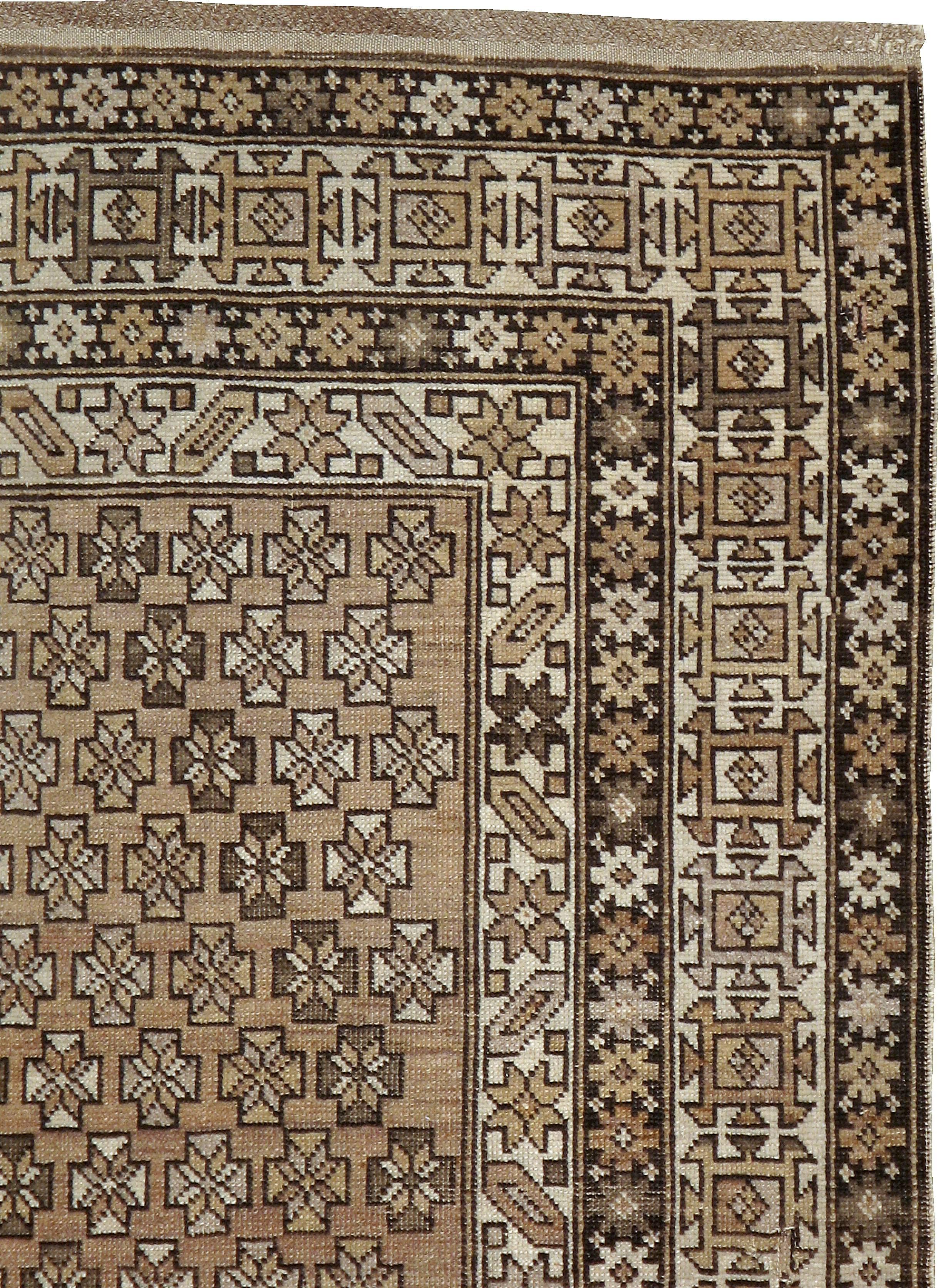 Kazakh Tapis Shirvan caucasien ancien en vente