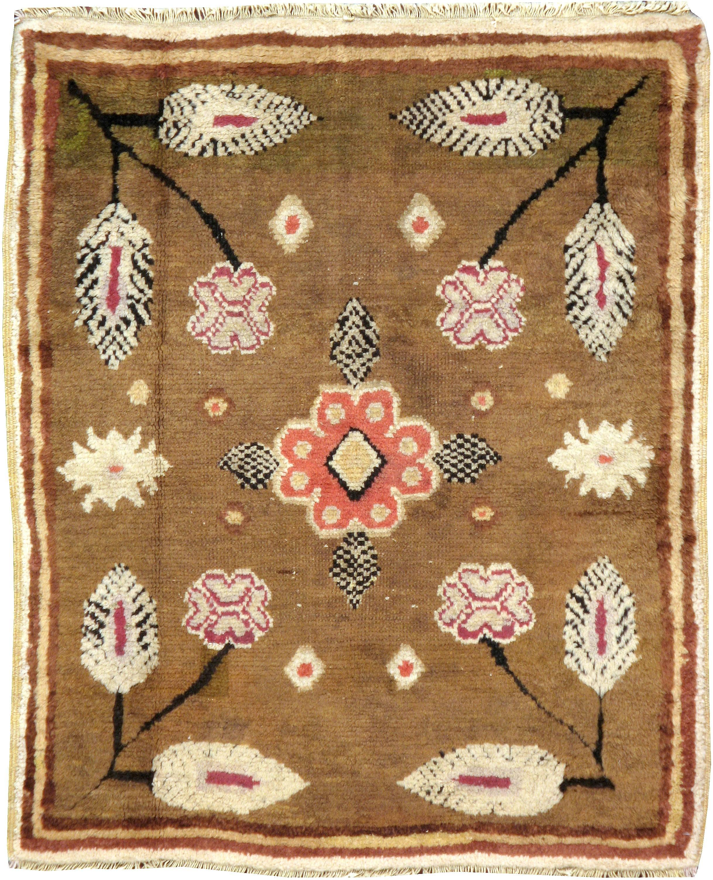 An English Axminster carpet from the mid-20th century.