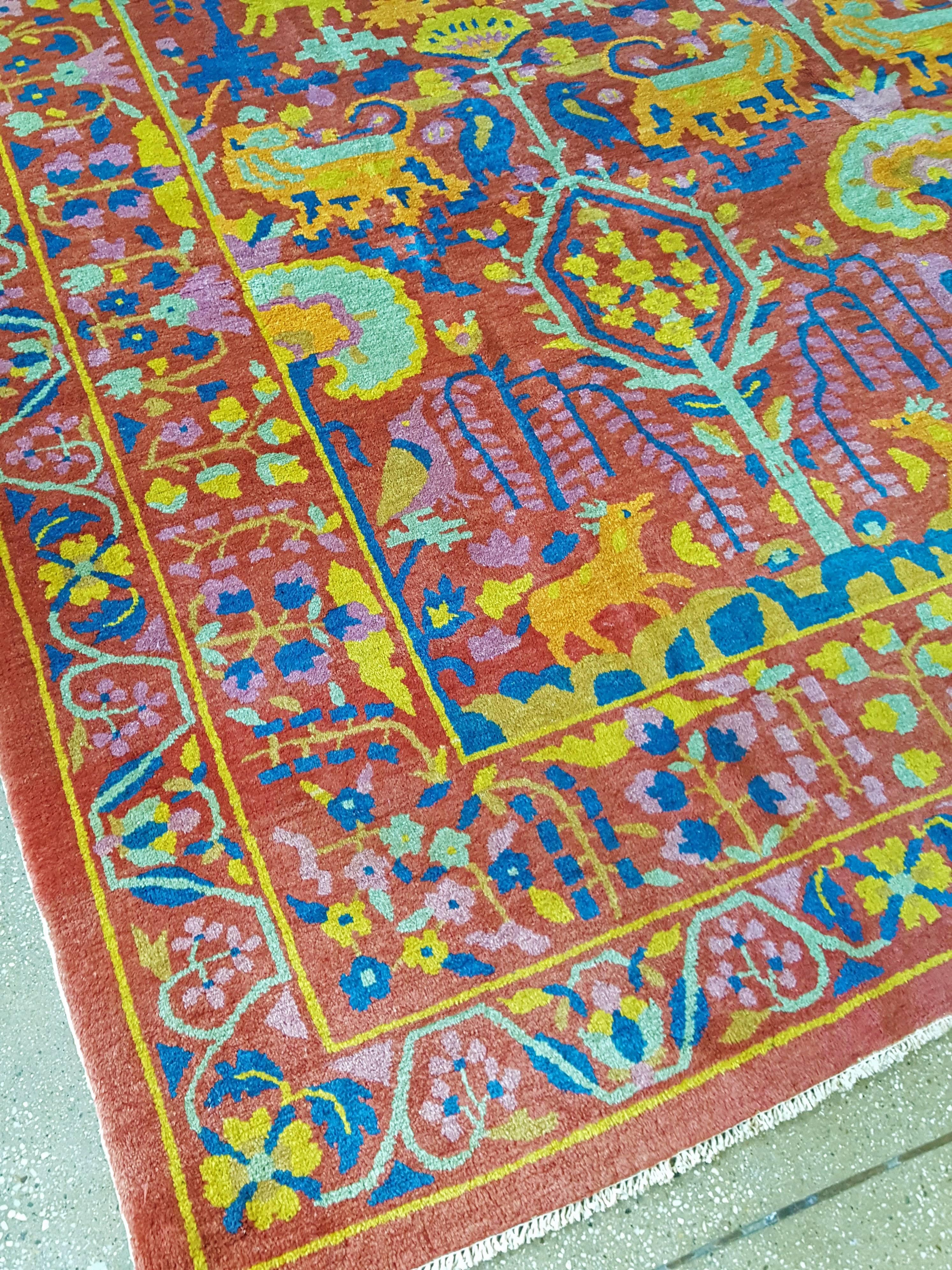 Vintage Chinese Deco Rug In Excellent Condition In New York, NY