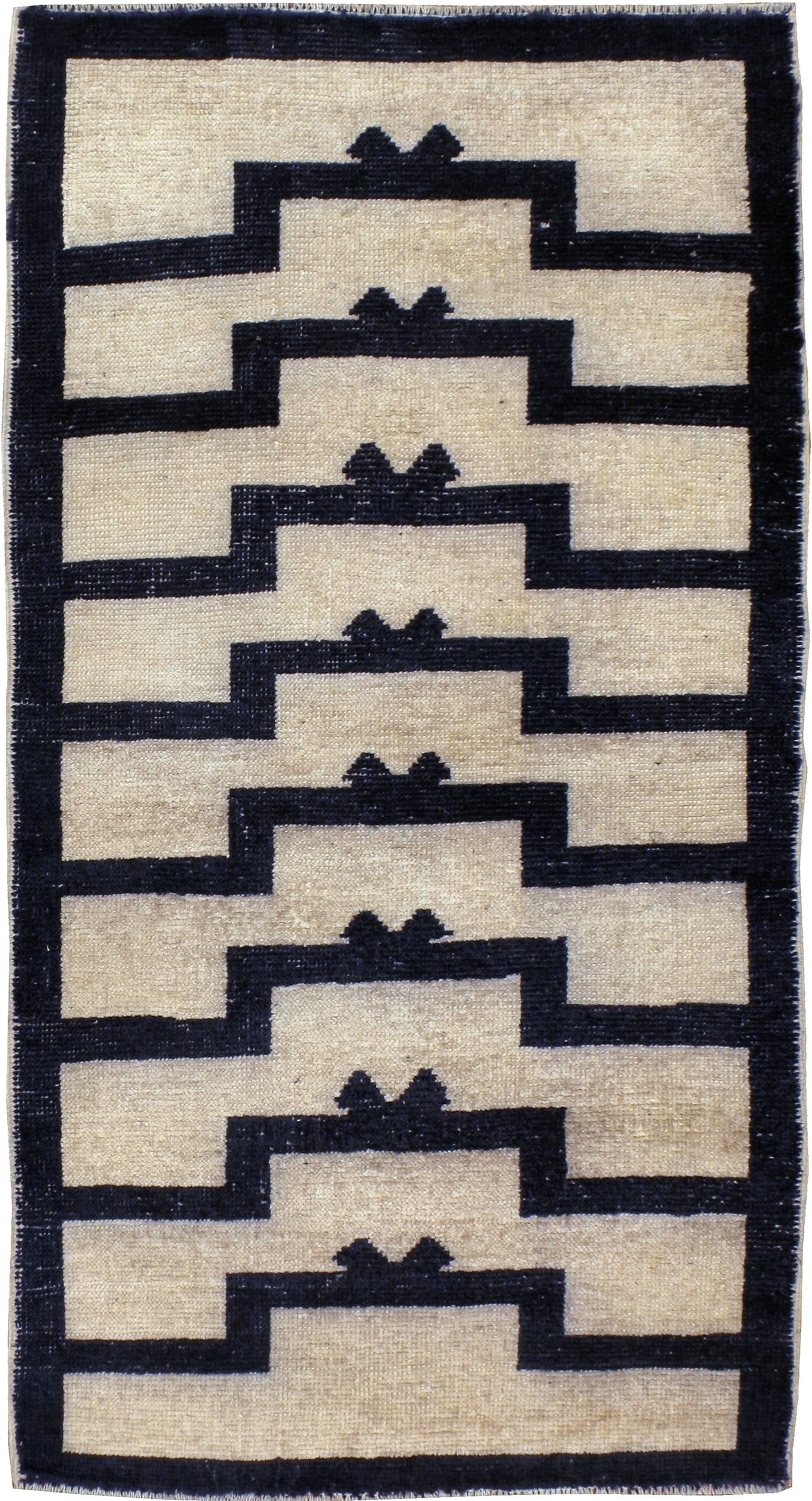 A vintage Turkish Tulu carpet from the late 20th century.