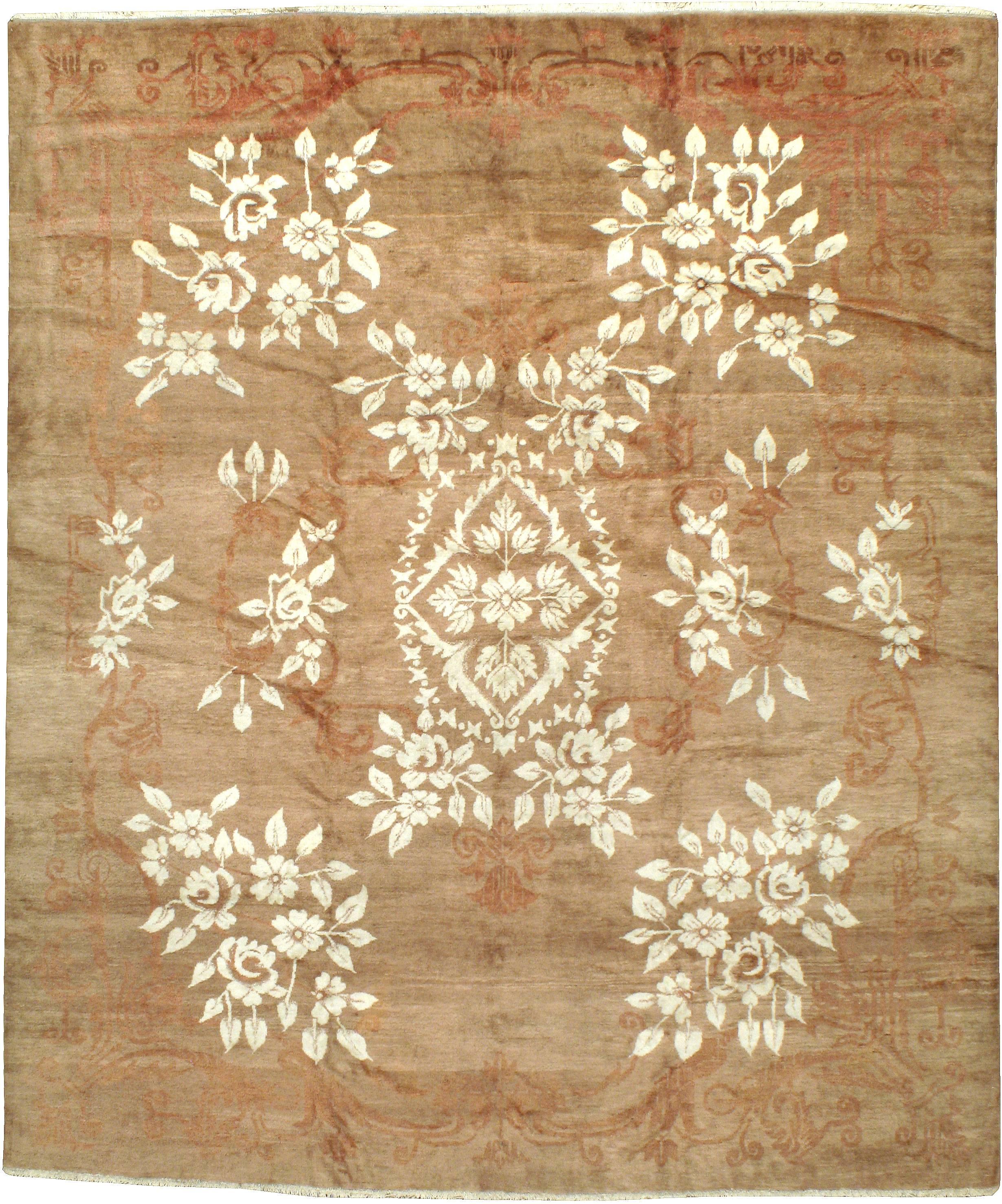 An antique Indian Amritsar carpet from the first quarter of the 20th century.