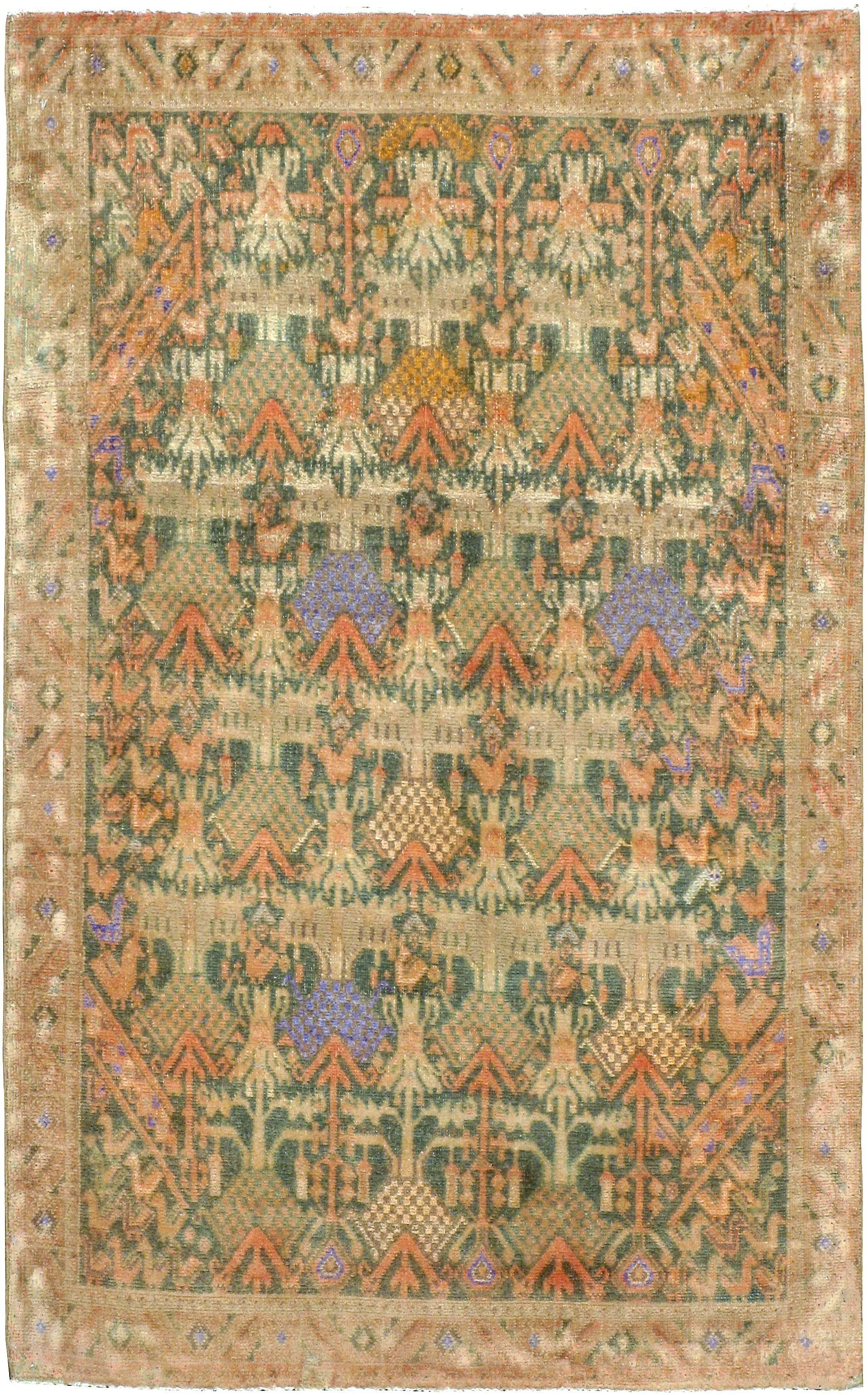 Un ancien tapis persan Afshar du premier quart du 20e siècle.