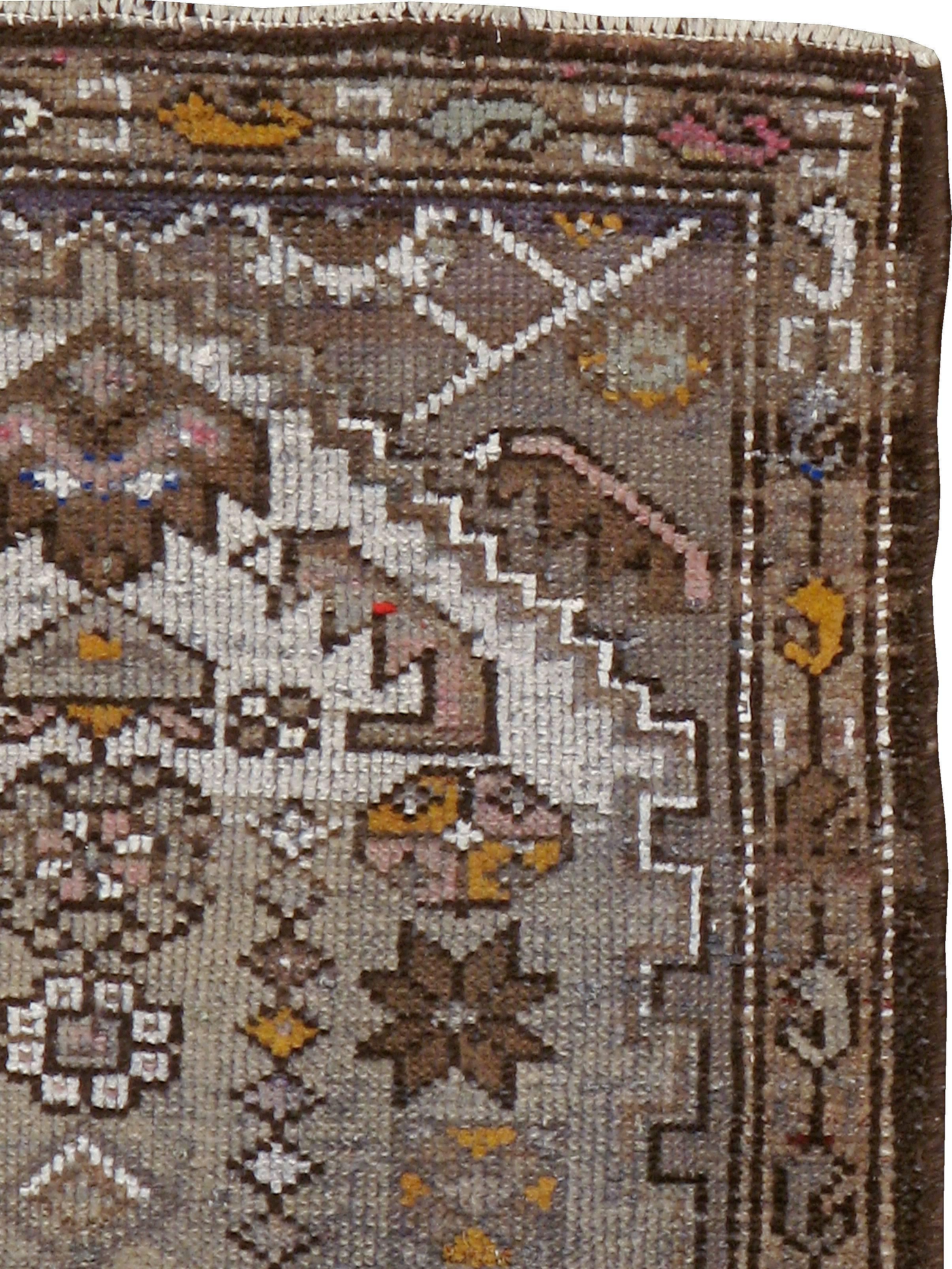 A vintage Persian Malayer wool carpet from the mid-20th century.