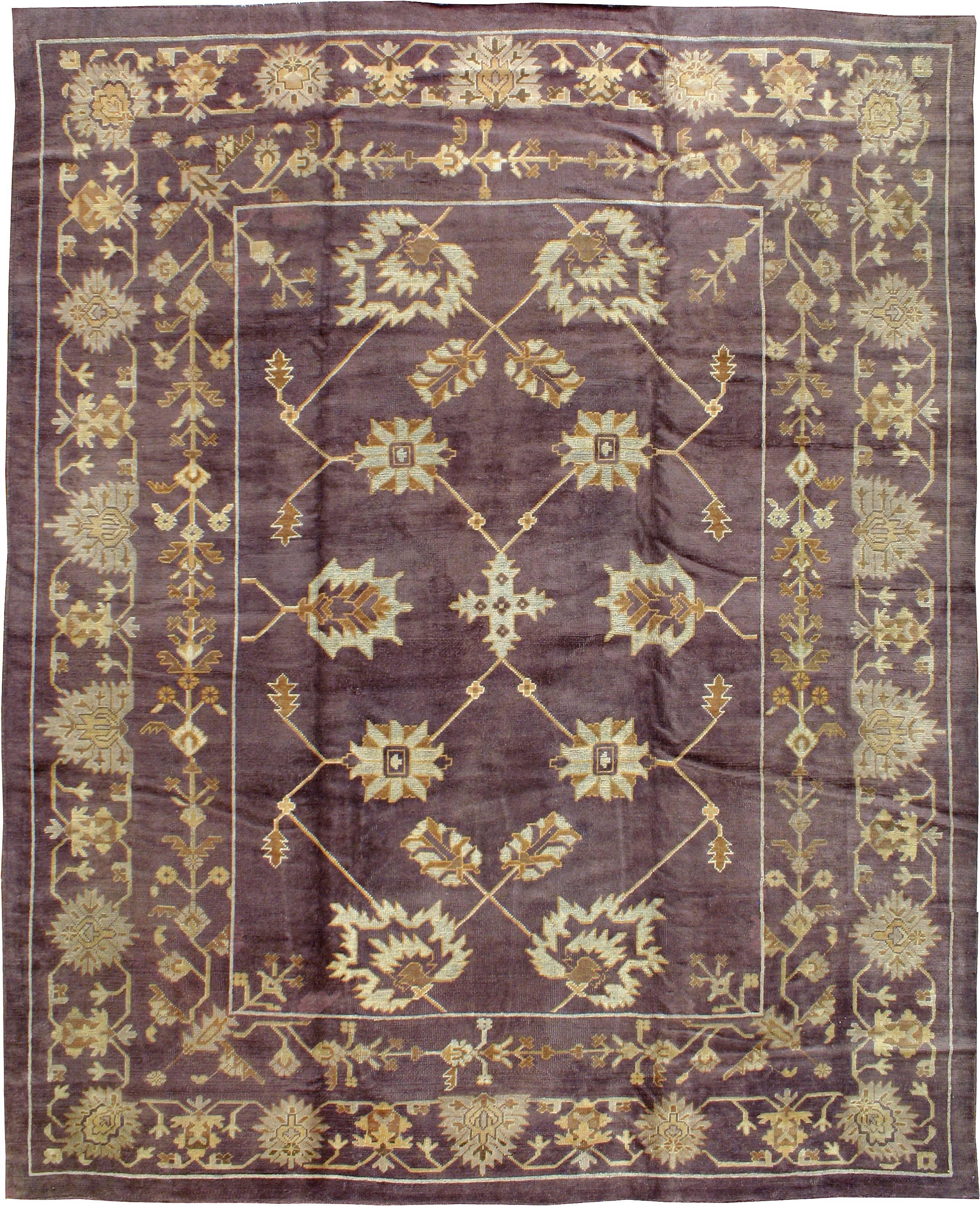Ein antiker türkischer Oushak-Teppich aus dem zweiten Viertel des 20. Jahrhunderts.