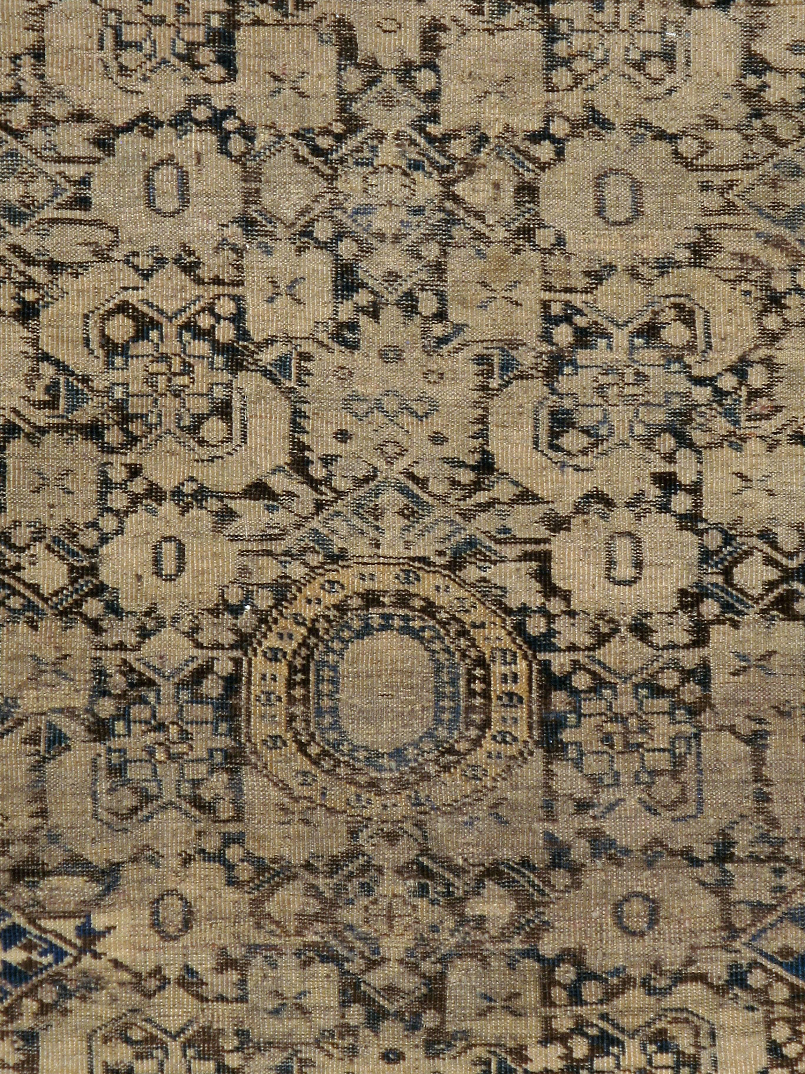 Un ancien tapis galerie turc d'Asie centrale datant du début du 20e siècle.

Mesures : 4' 9