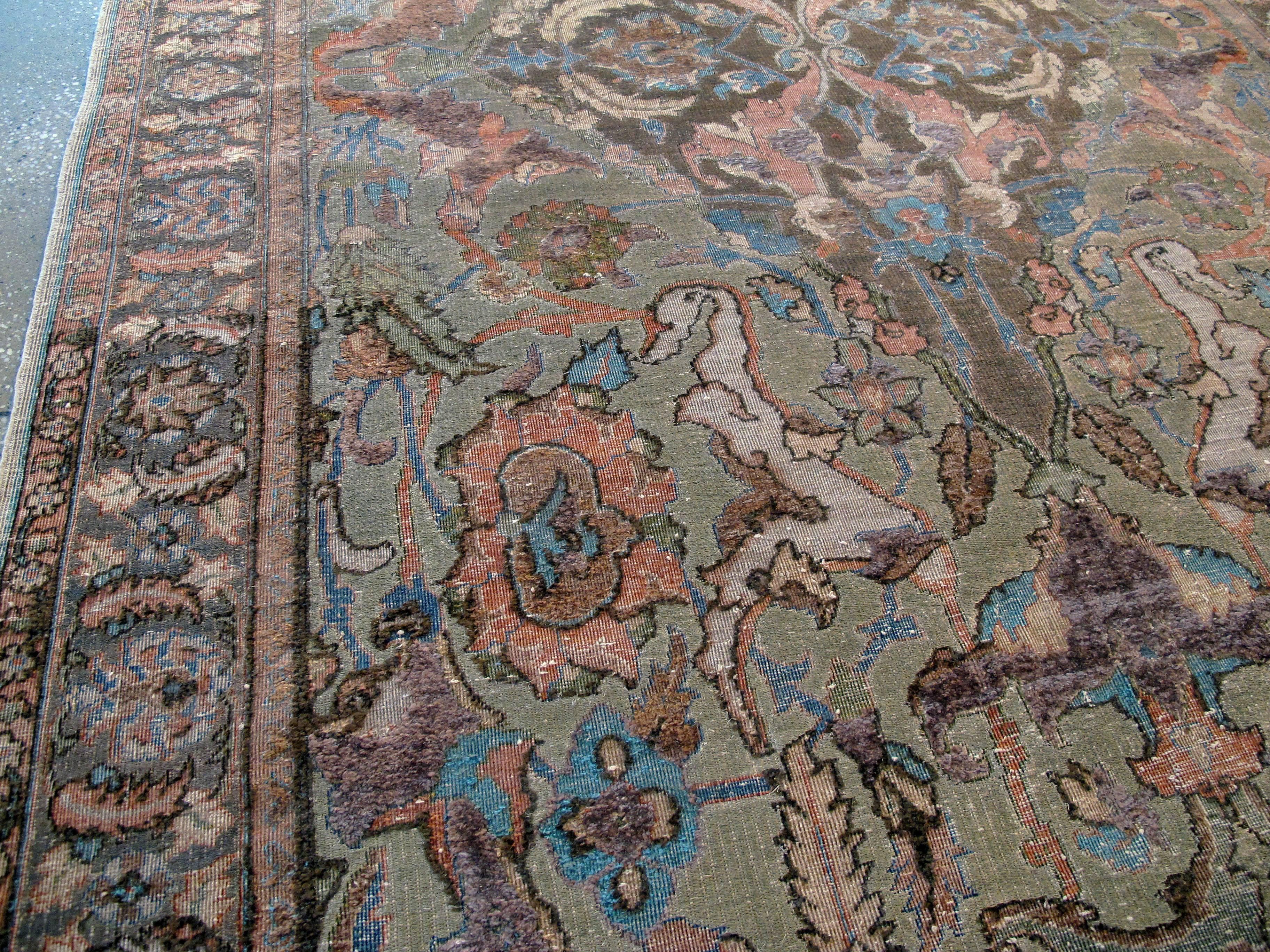 Vintage Turkish Herekeh Polonaise Rug In Fair Condition In New York, NY