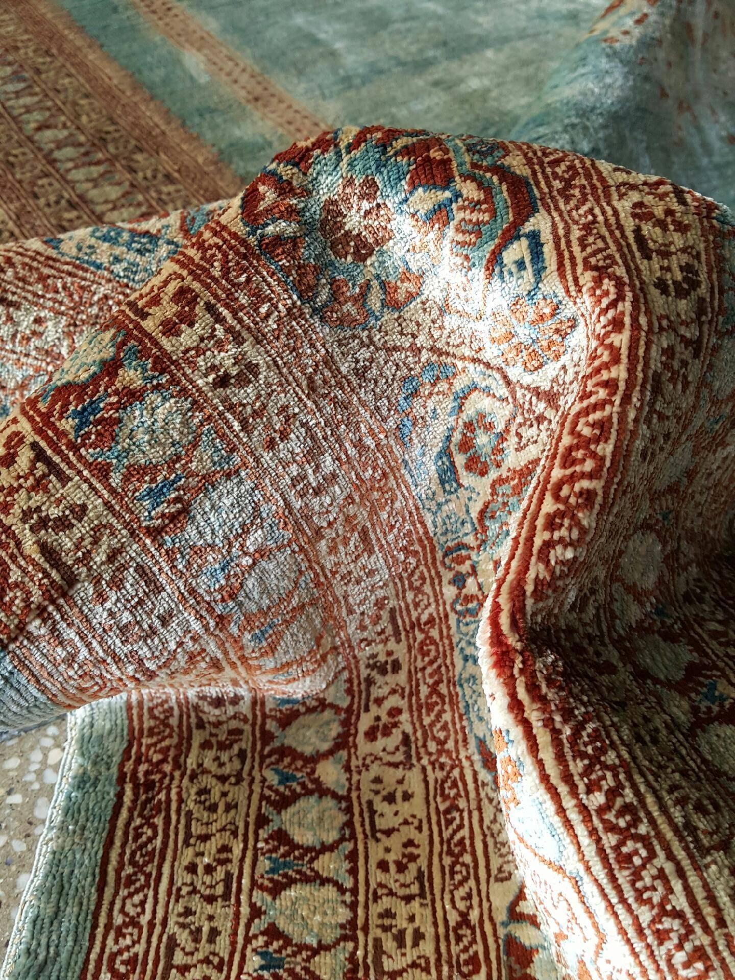 Antiker antiker persischer Seiden-Tabriz-Teppich (Frühes 20. Jahrhundert) im Angebot