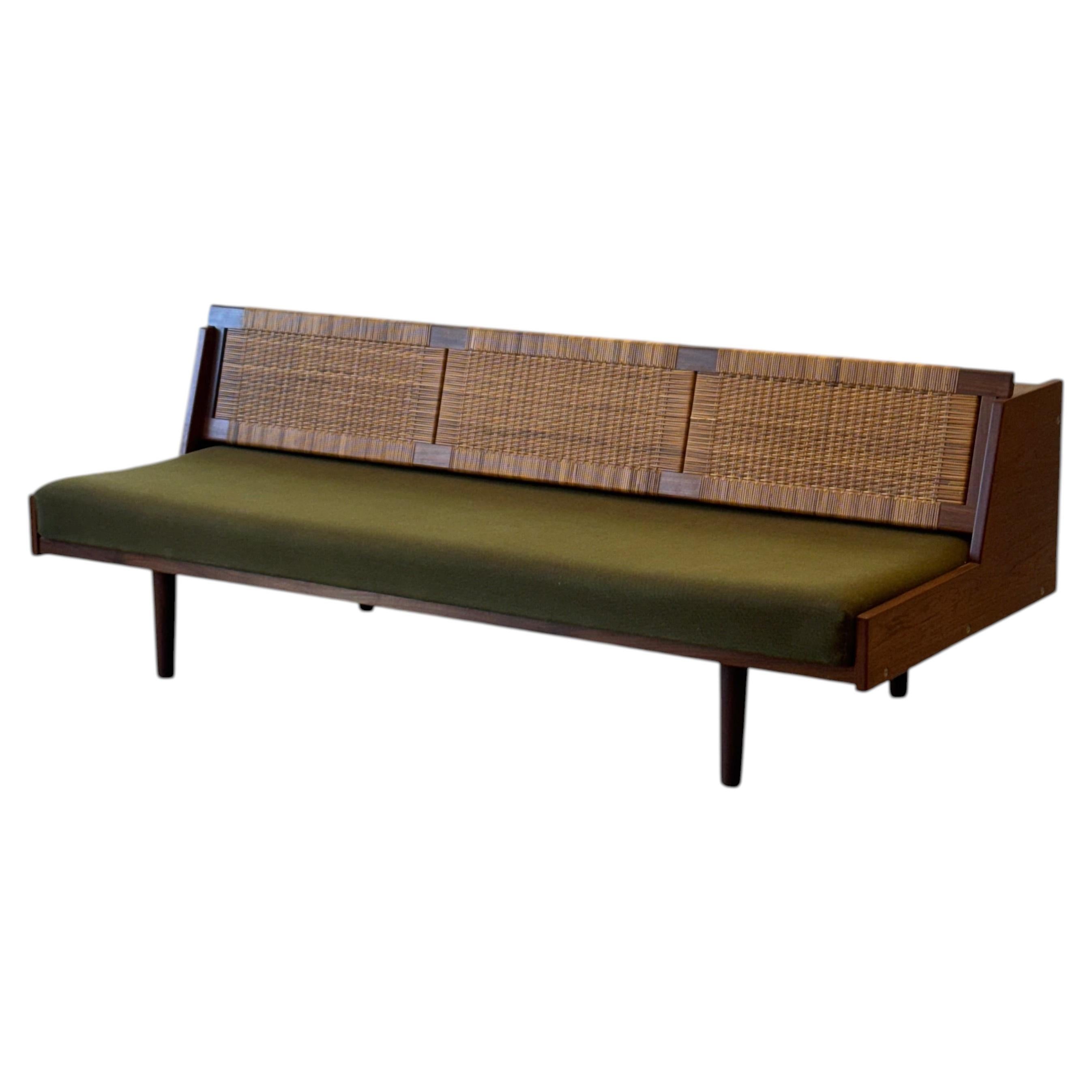 1950s Hans J. Wegner GE7 Daybed for Getama in Teak & Cane For Sale