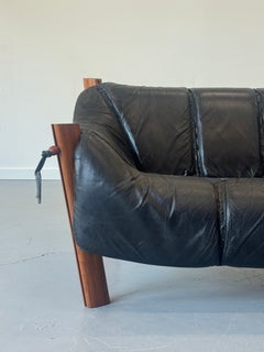 1970er MP-211 Zweisitzer-Sofa von Percival Lafer in original schwarzem Leder