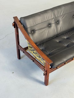 Canapé « Amazonas » des années 1960, conçu par Jean Gillon pour Wood Art, en cuir noir
