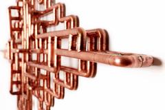 Phosphoriglyph: scultura a parete in rame di TJ Volonis