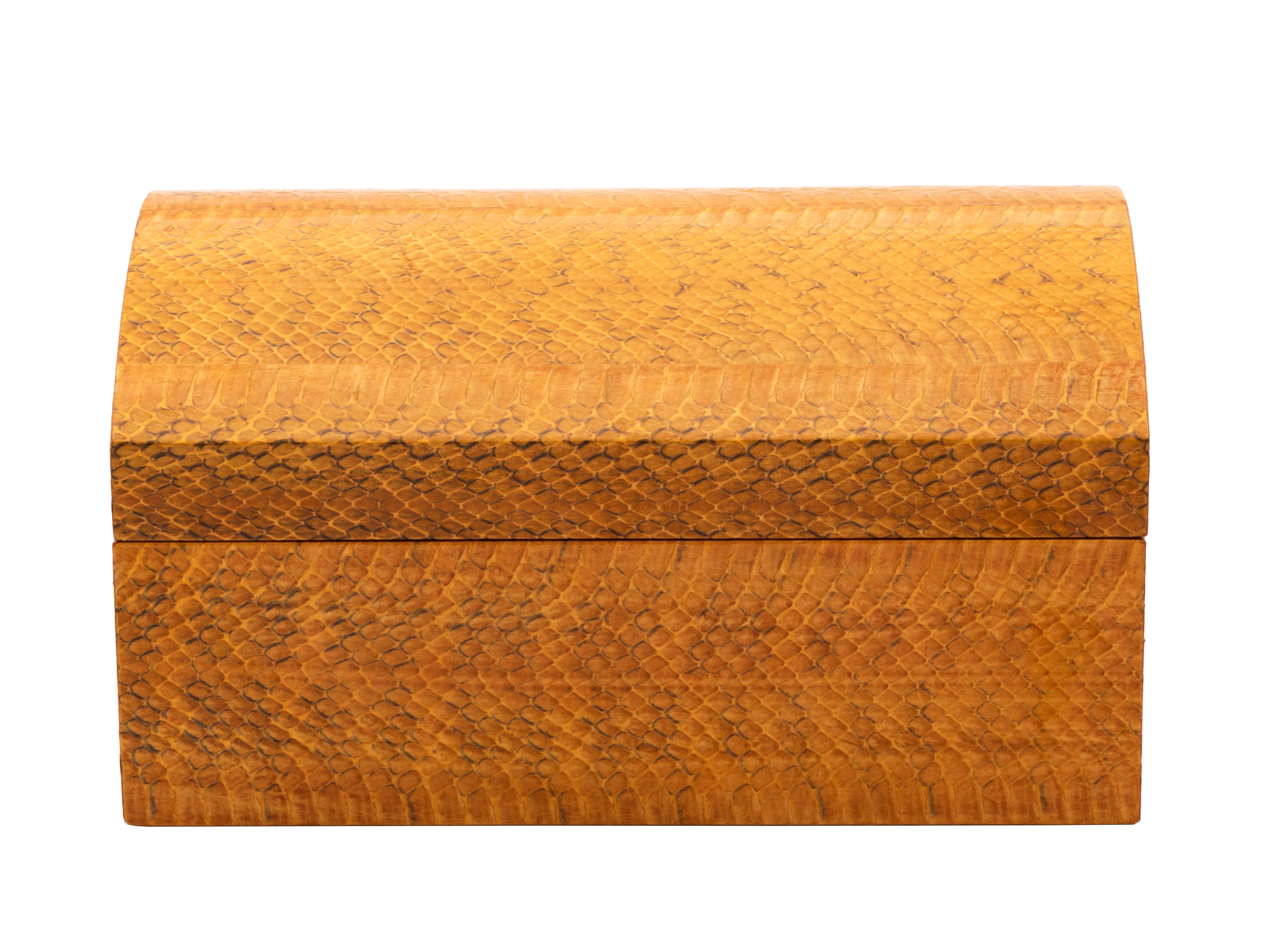 Caja decorativa de piel de serpiente lacada Karl Springer finales del siglo XX en venta