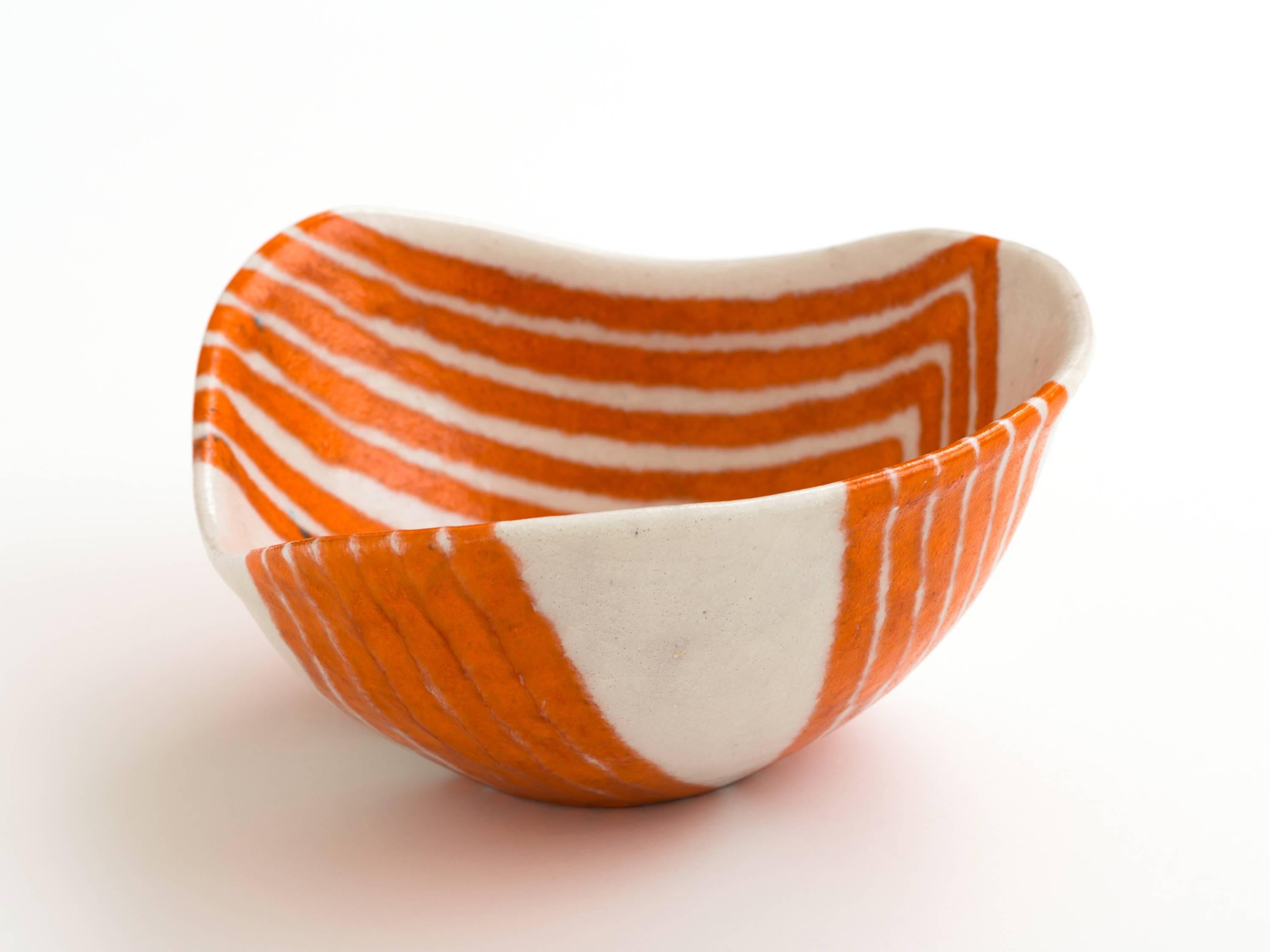 1950s Guido Gambone Free-Form Ceramic Bowl with Tribal Motif 3