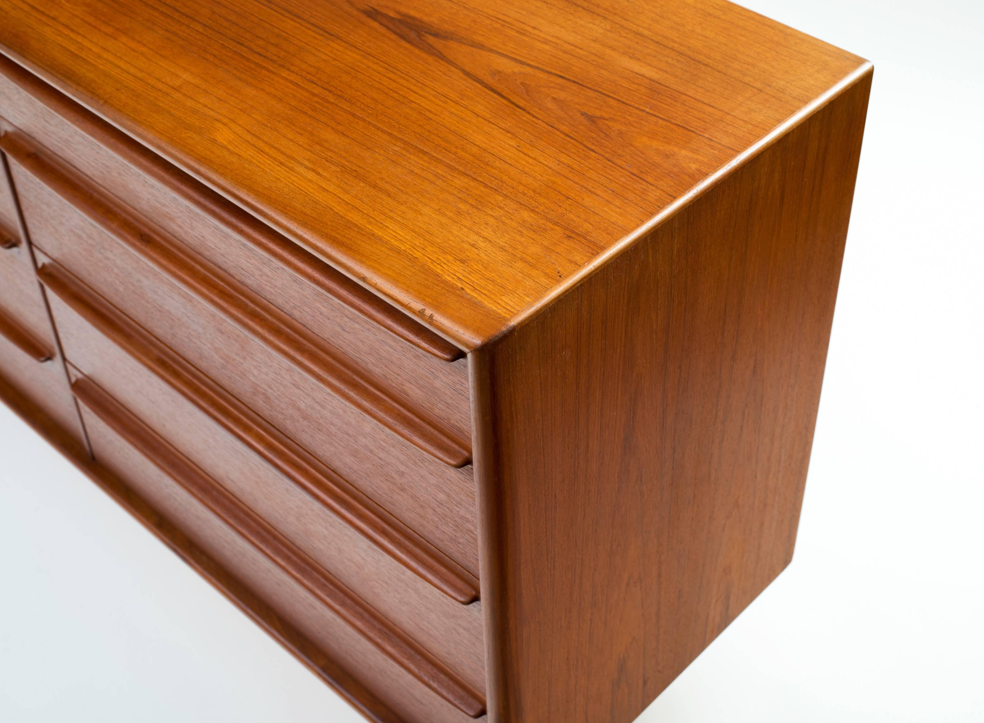 Svend Aage Madsen Eight-Drawer Bureau or Dresser in Teak In Good Condition In Brooklyn, NY