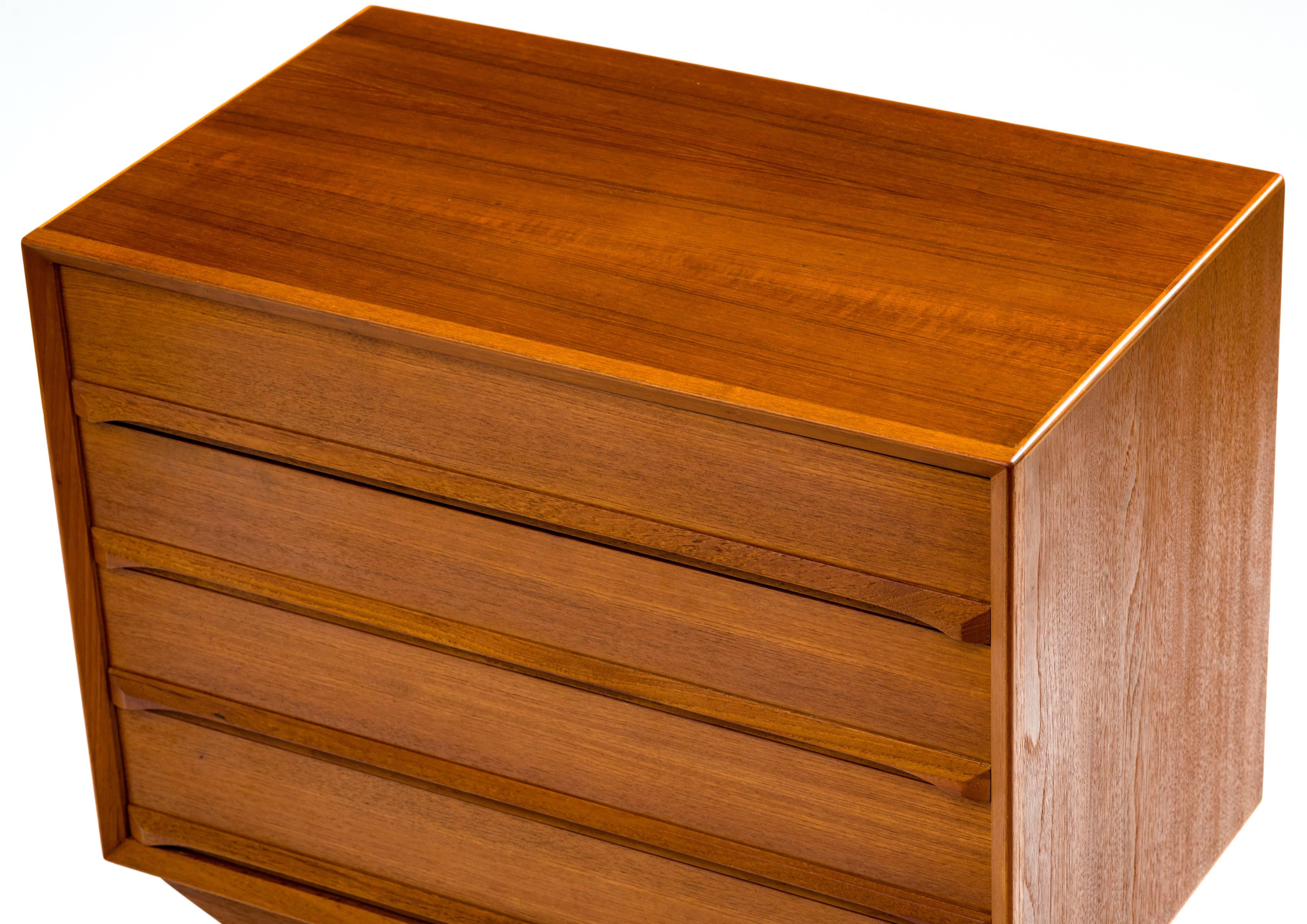 Svend Aage Madsen Small Teak Chest of Drawers, 1960s 1