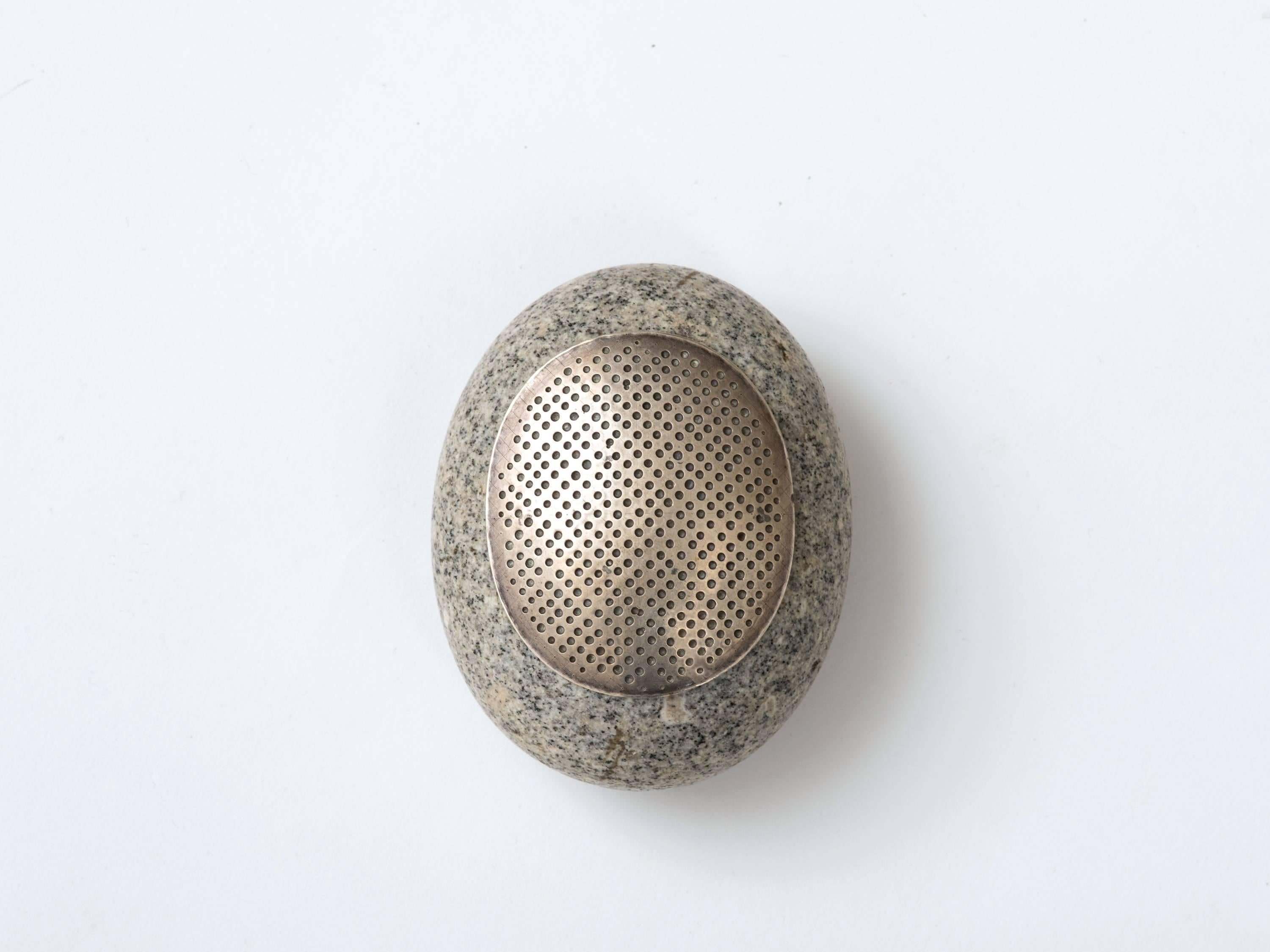 John Prip Sterling Silver and Granite River Stone Lidded Box In Excellent Condition For Sale In Brooklyn, NY