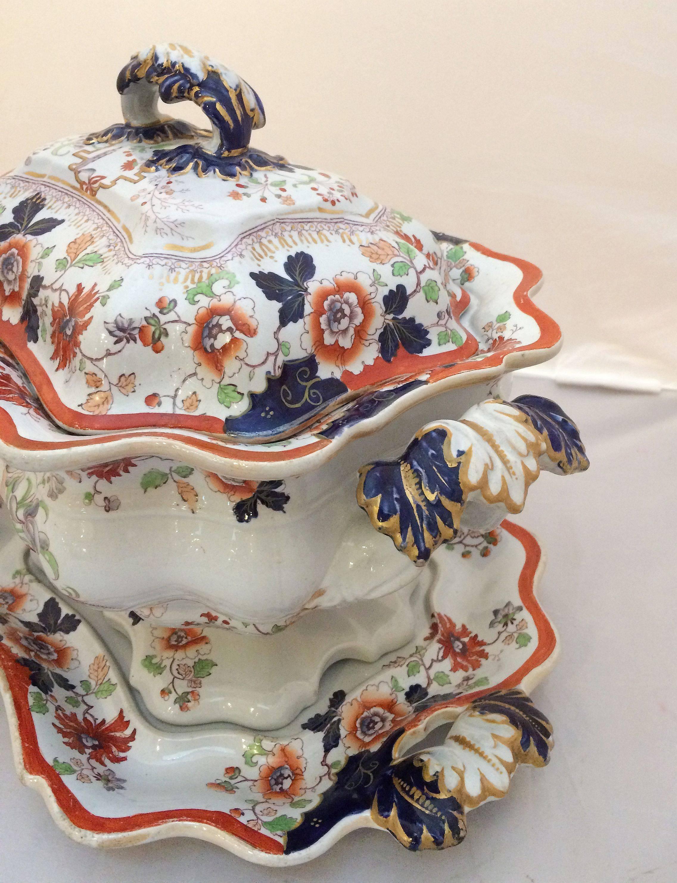 English Ironstone Tureen with Lid and Under-Tray from the Early 19th Century For Sale 1
