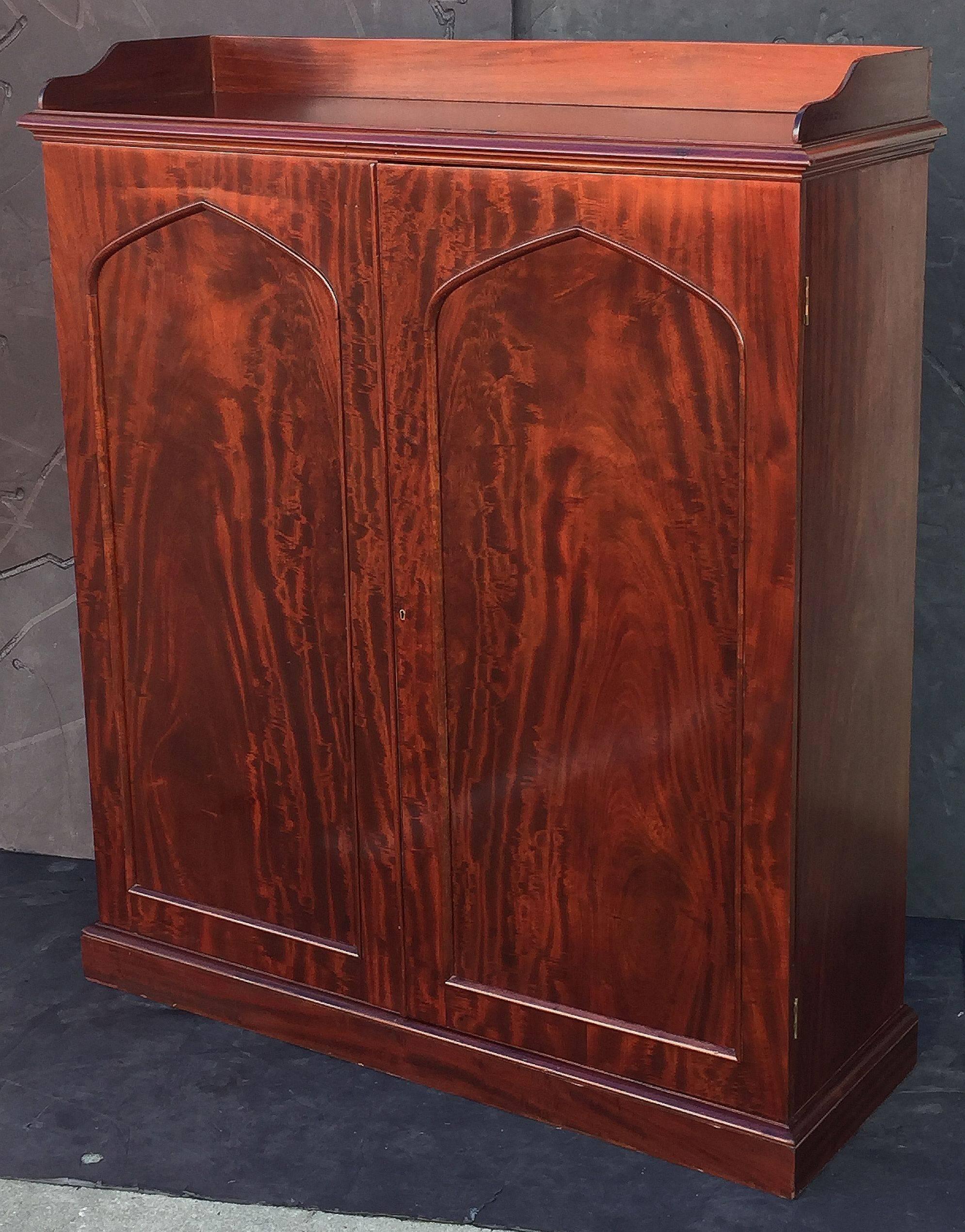 Estate Compendium or Collector's Cabinet of Mahogany from England In Good Condition For Sale In Austin, TX
