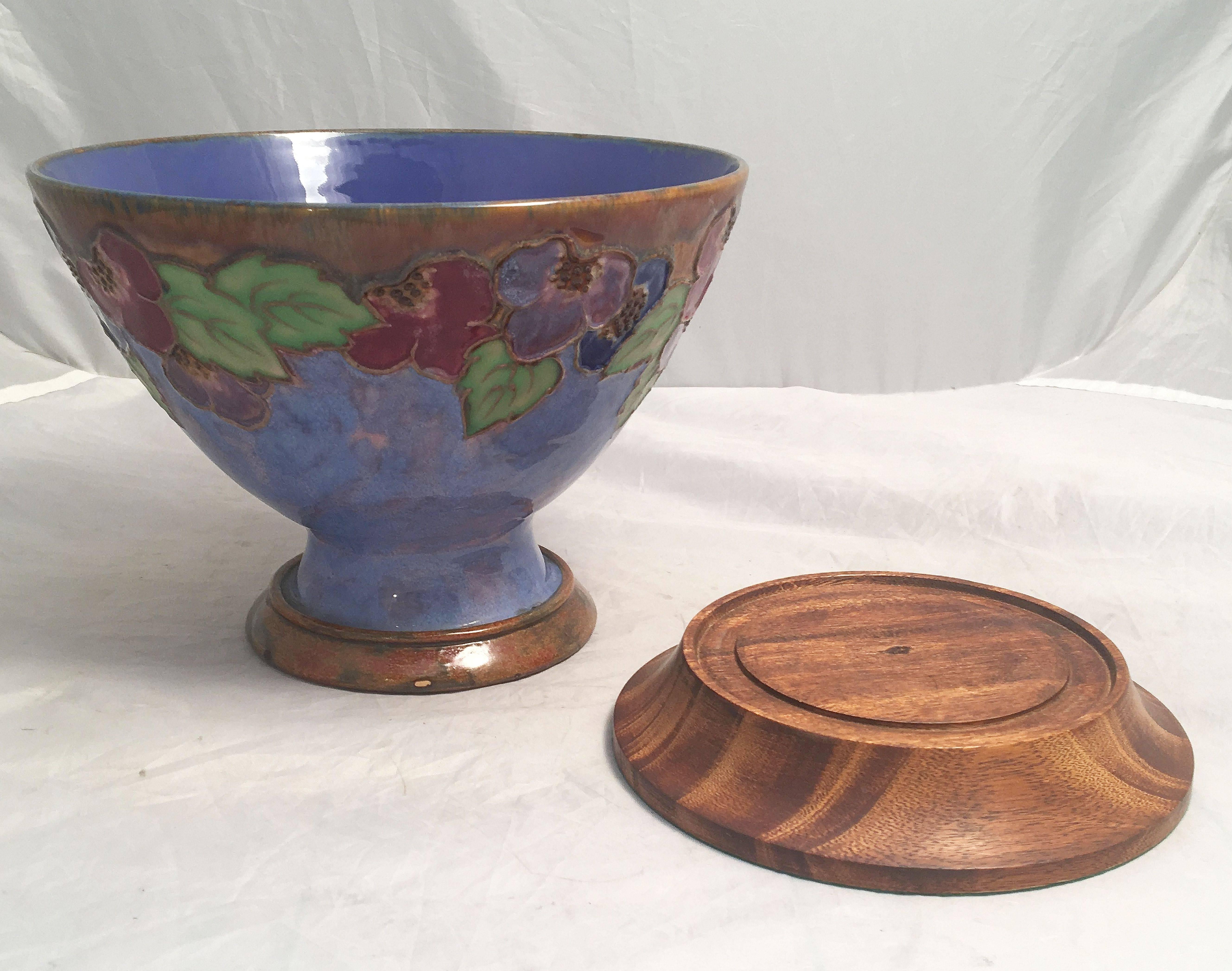 English Royal Doulton Bowl and Vase from the Arts and Crafts Period For Sale