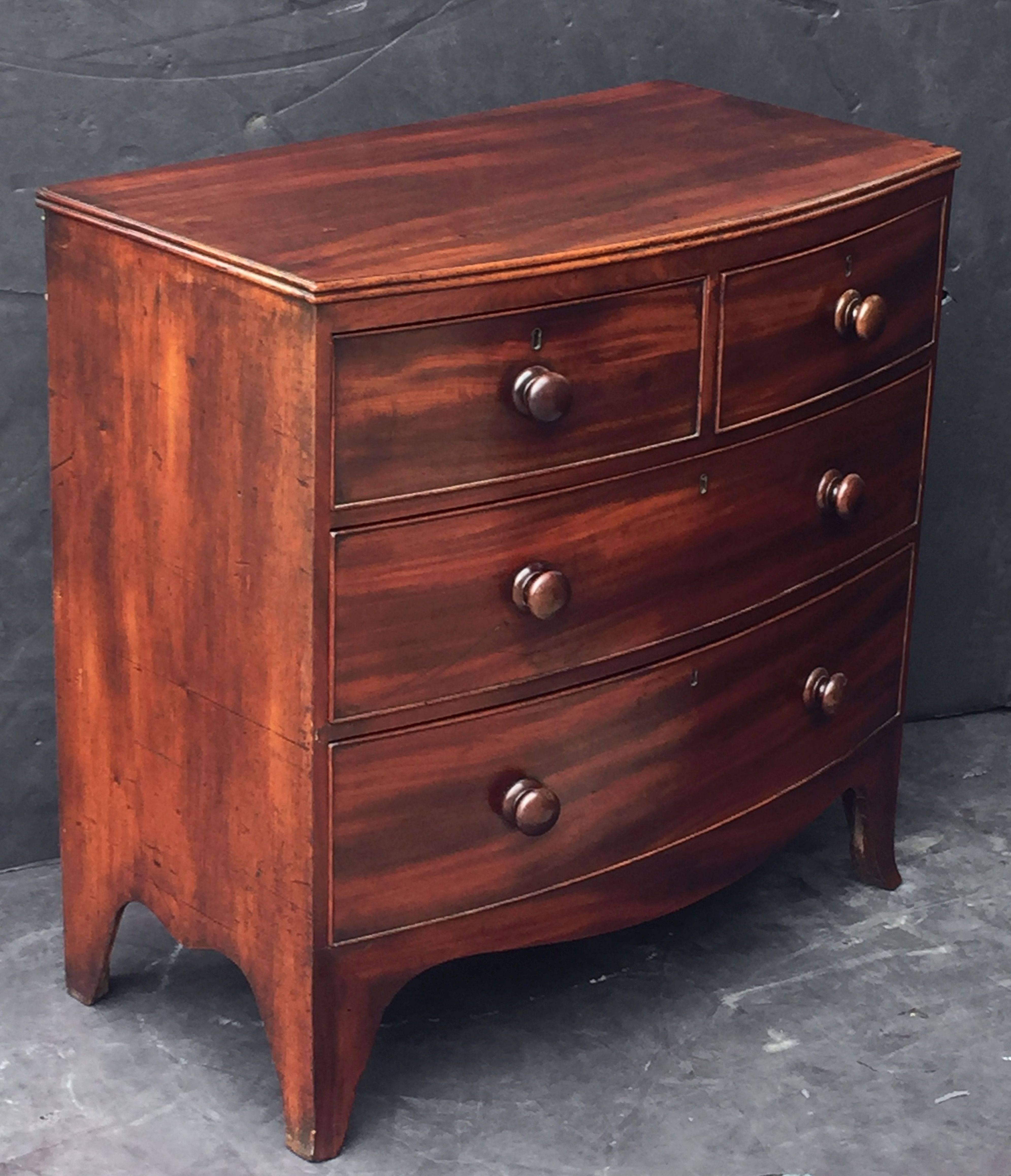 English Bow Front Chest of Mahogany In Excellent Condition In Austin, TX
