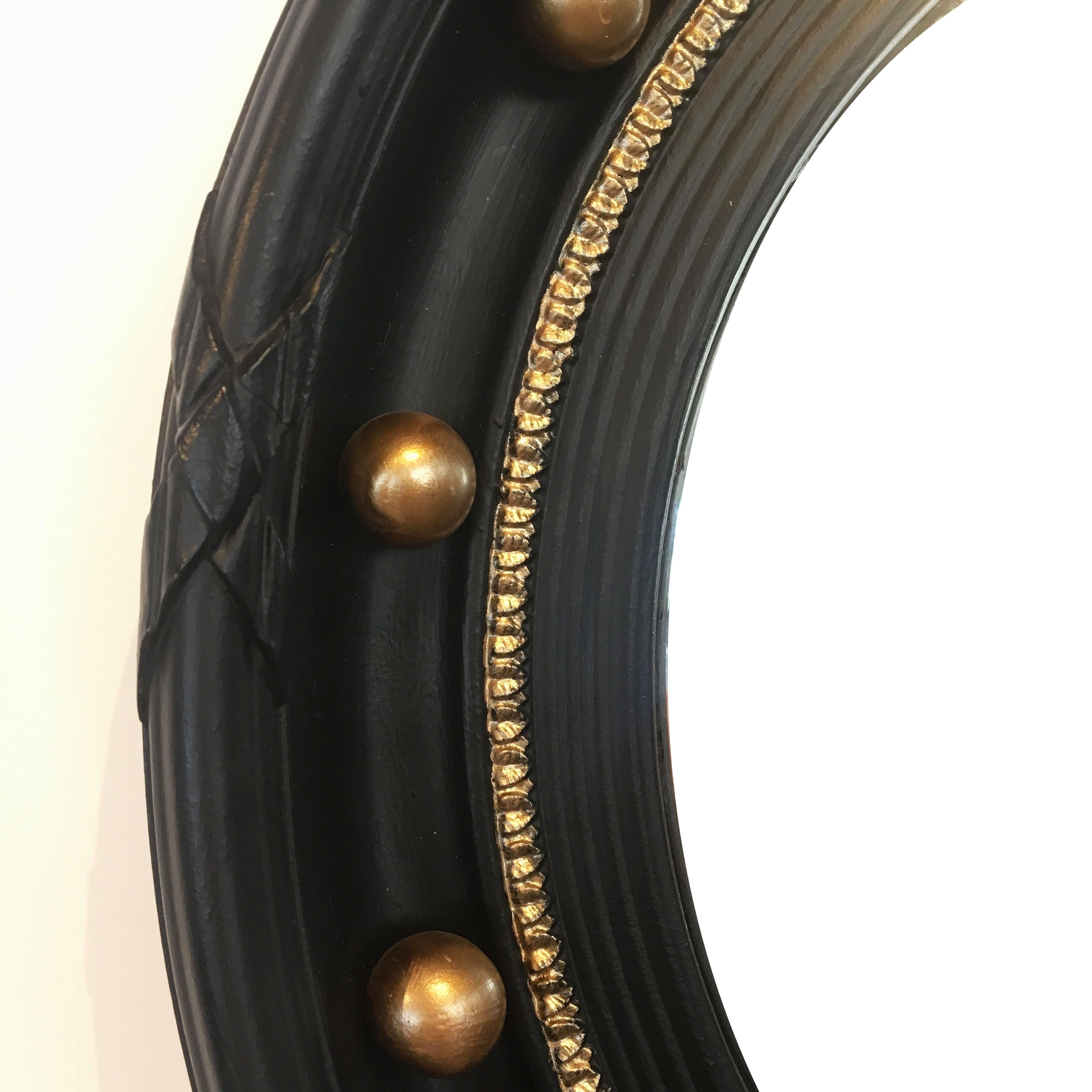English Round Ebony Black and Gold Framed Convex Mirror (Diameter 17 1/4) In Excellent Condition In Austin, TX