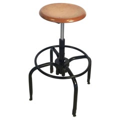 Tabourets de bar en métal noir et chrome avec assise ronde en Wood 'Four Available'