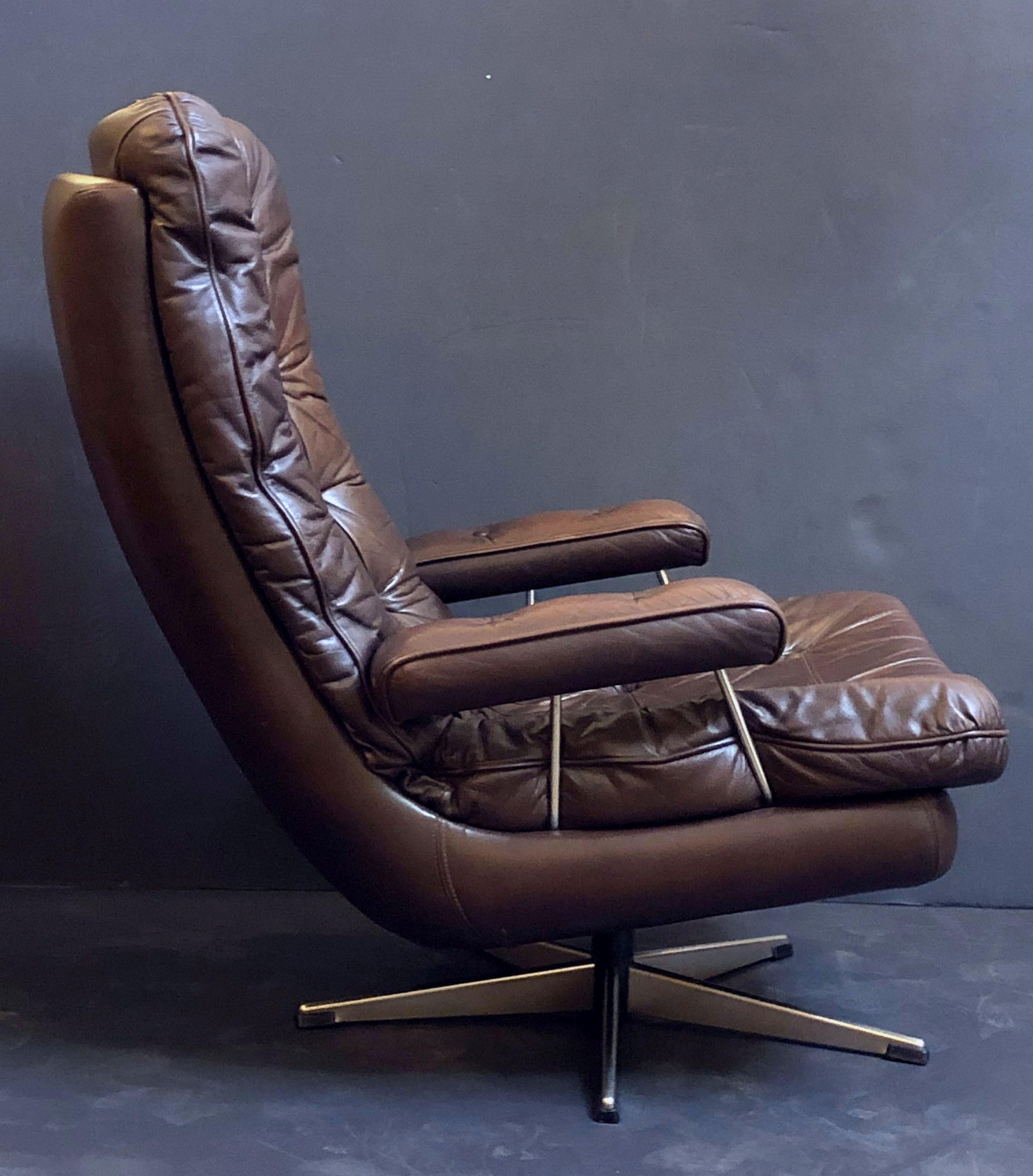 Danish Swivel Lounge Chair of Tufted Leather In Good Condition In Austin, TX