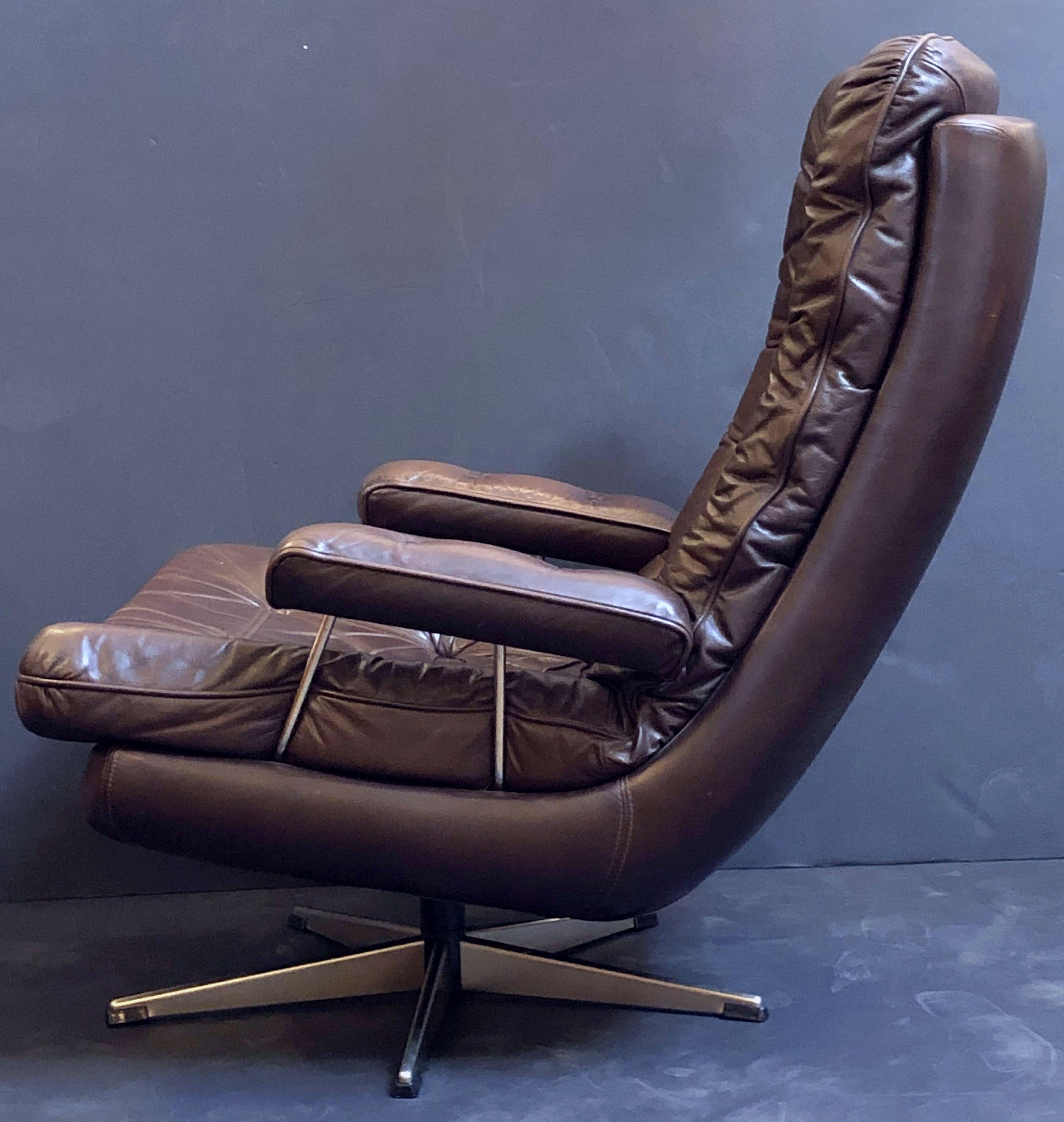 Chrome Danish Swivel Lounge Chair of Tufted Leather